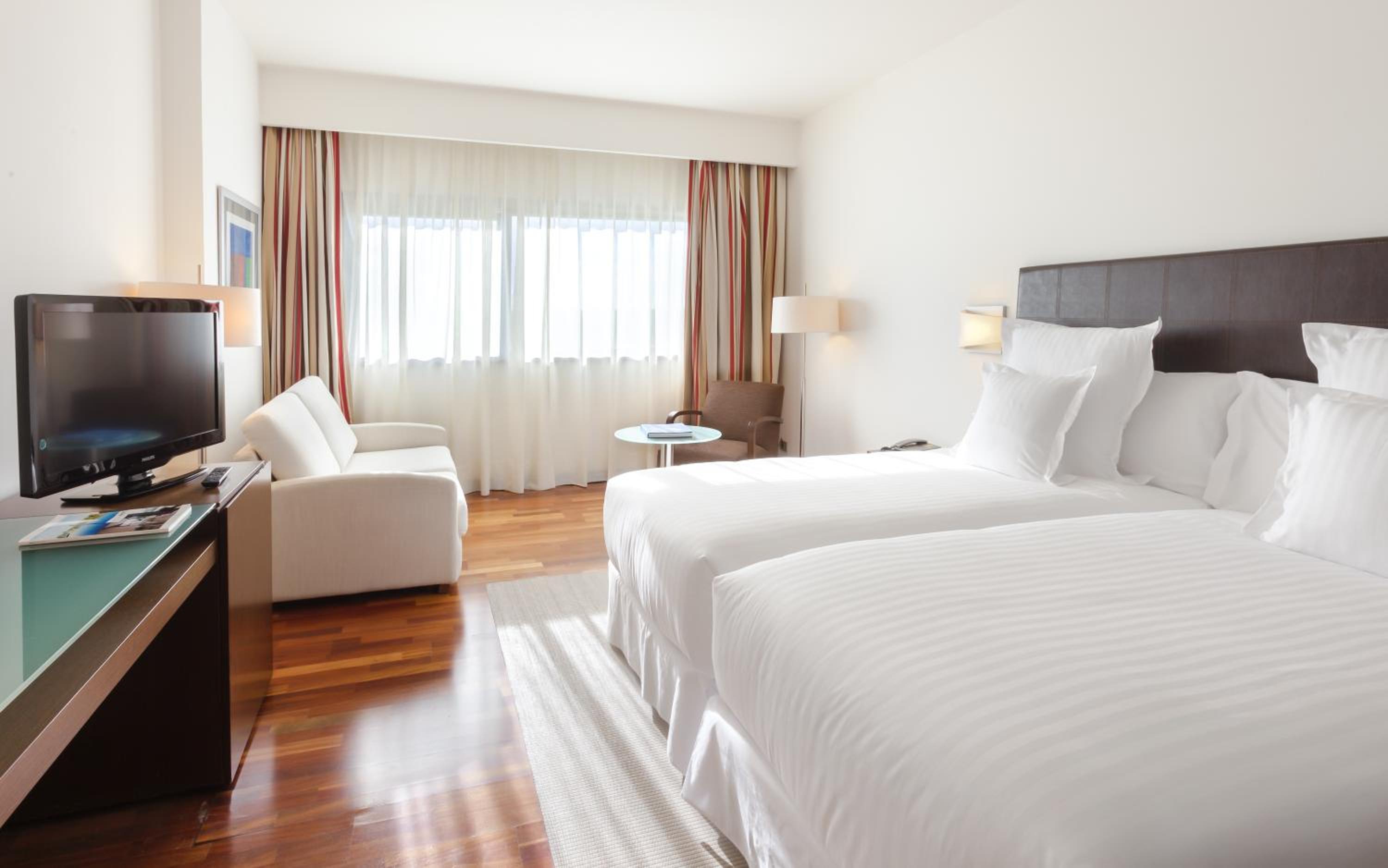 Deluxe Room - Photo 3