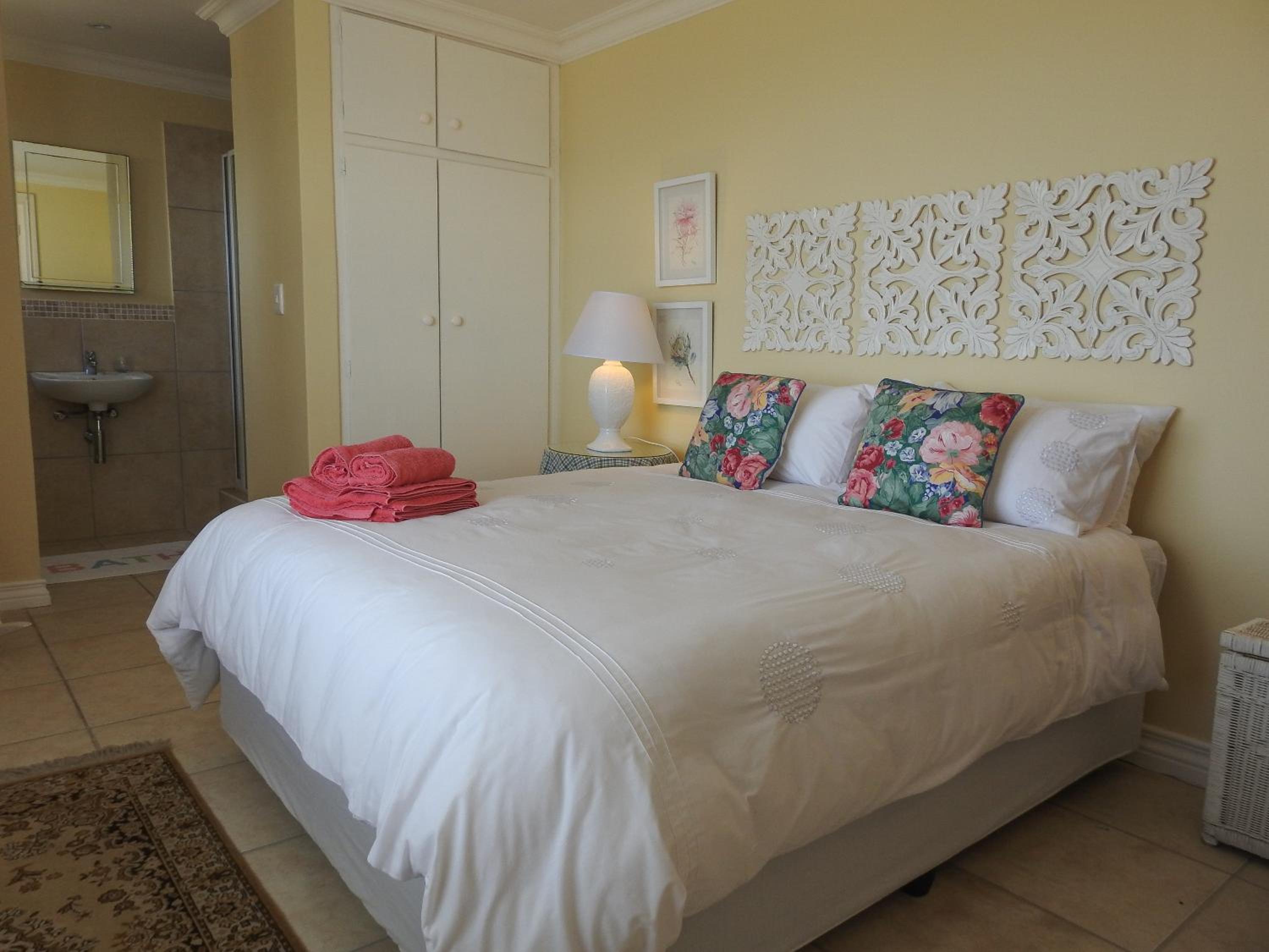 Comfort Queen Room photo 1