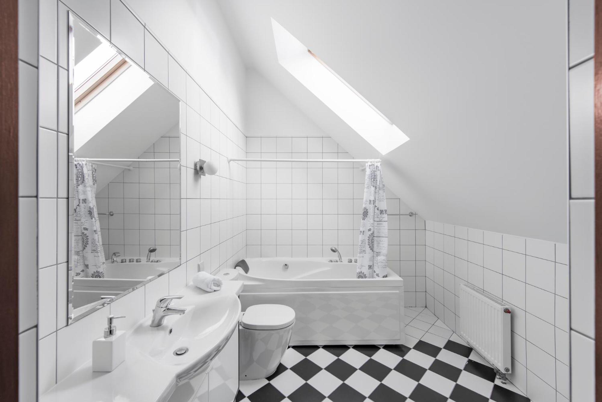 Three-Bedroom Apartment - Photo 21