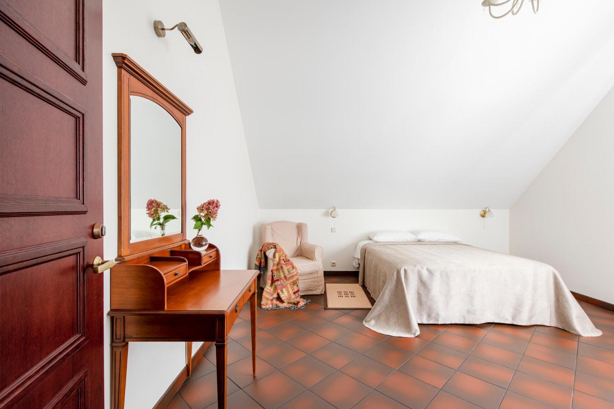 Three-Bedroom Apartment - Photo 4