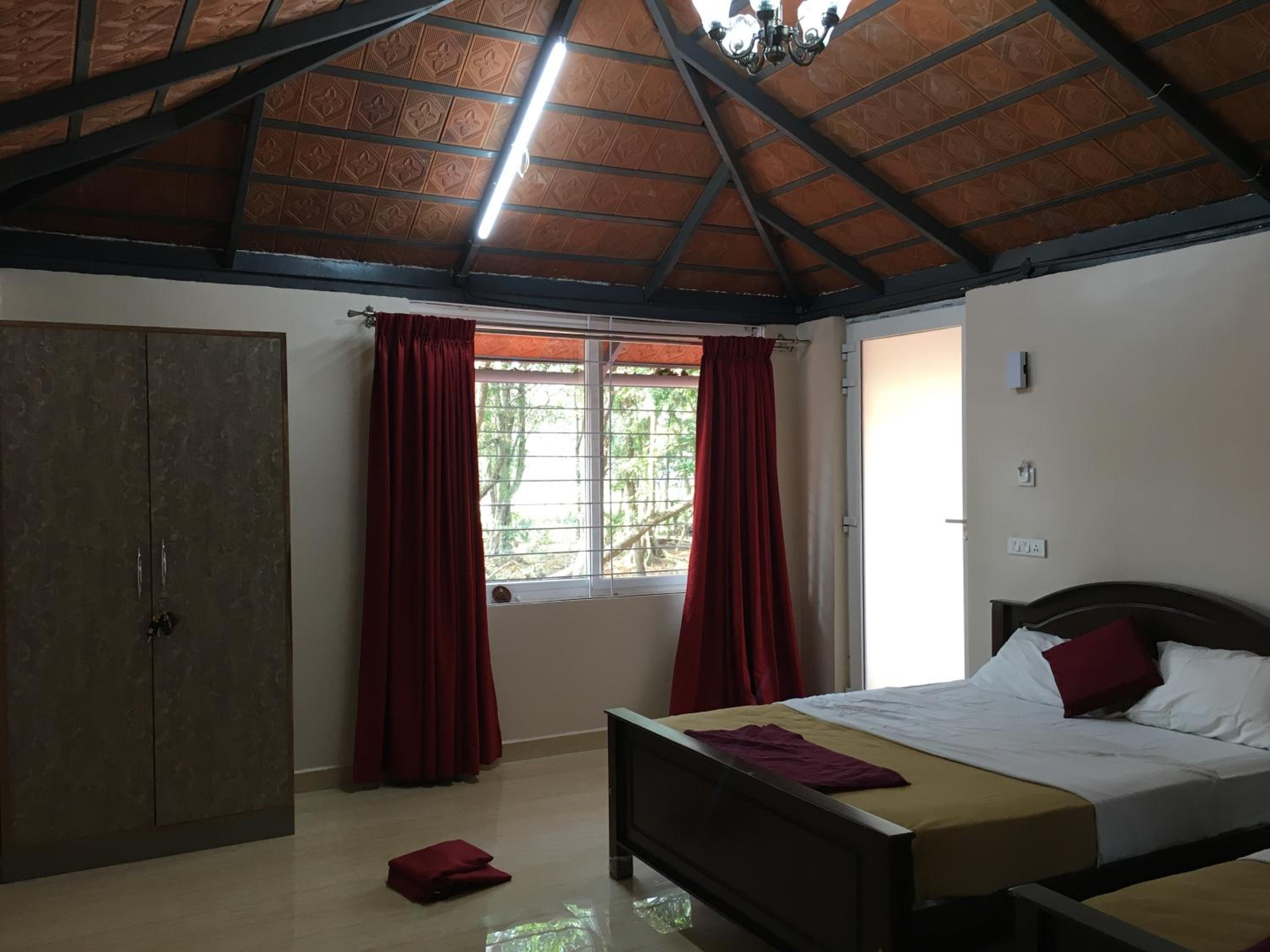 Deluxe Double Room (2 Adults + 1 Child) photo 1