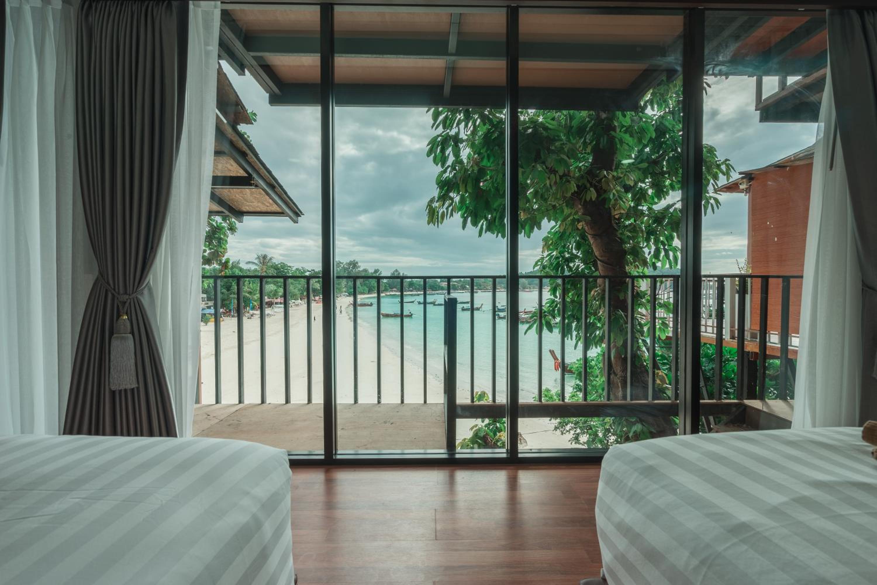 Family Room with Balcony photo 2