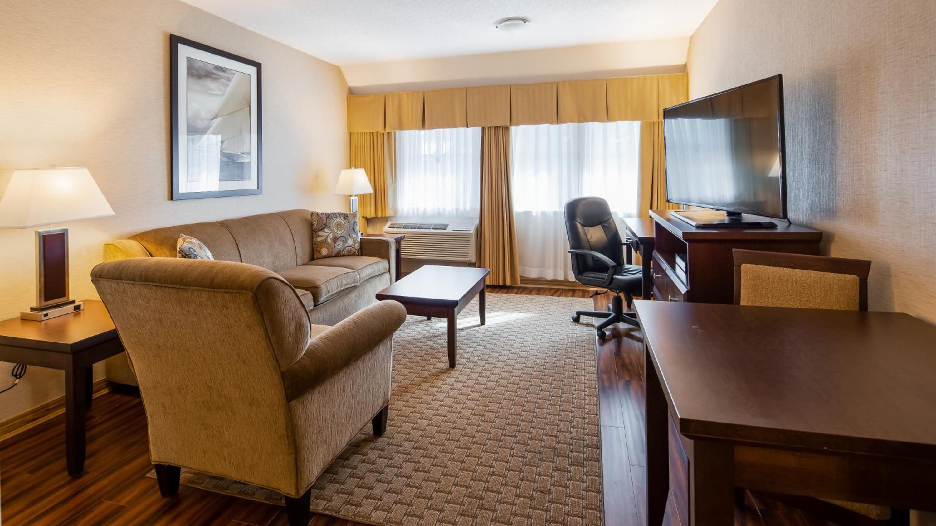 One-Bedroom Queen Suite - Non-Smoking - Photo 1
