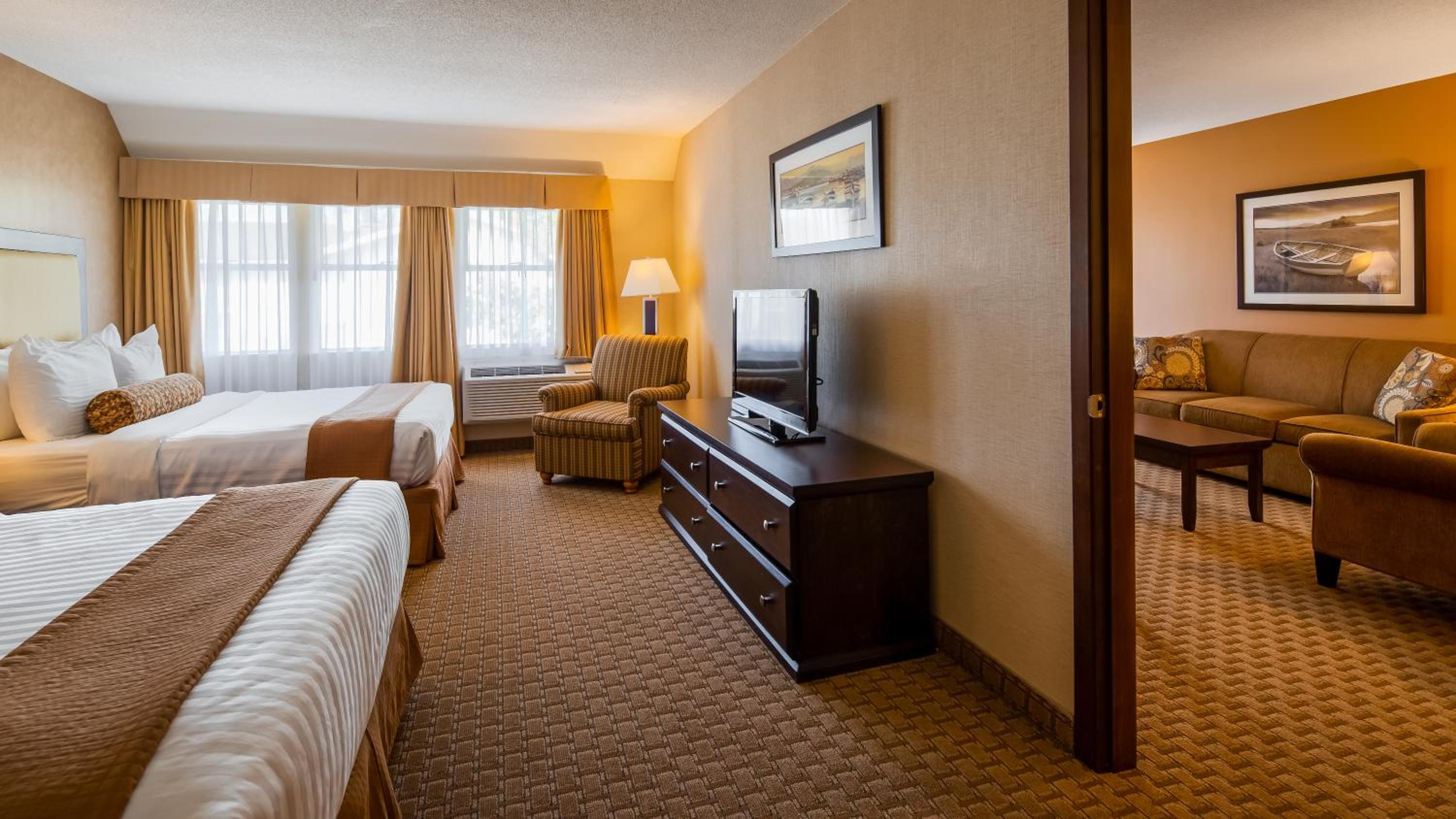 One-Bedroom Queen Suite with Two Queen Beds - Non-Smoking - Photo 4