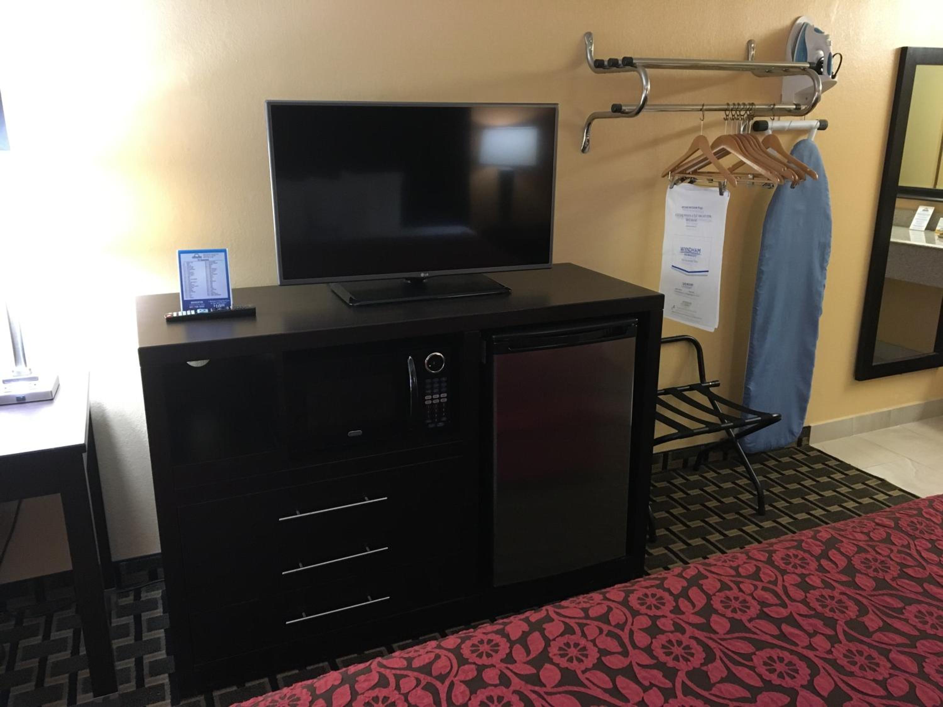 Queen Room - Disability Access - Non-Smoking - Photo 1