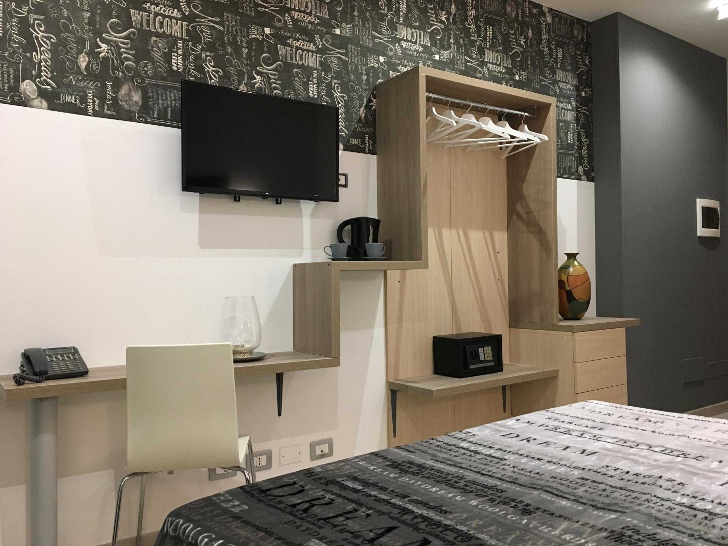 Double Room - Photo 6
