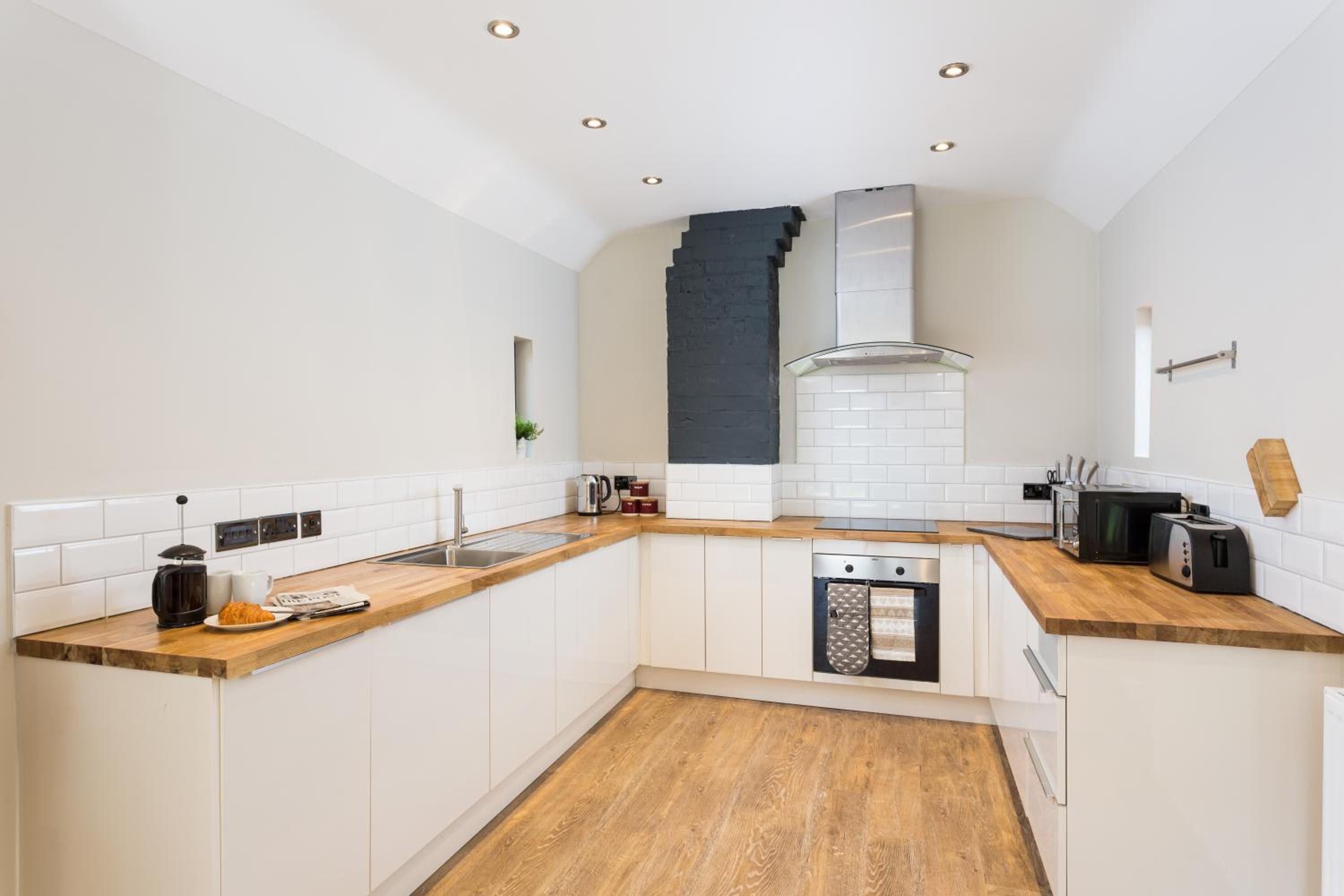No1 - Three-Bedroom Apartment - Split Level photo 3