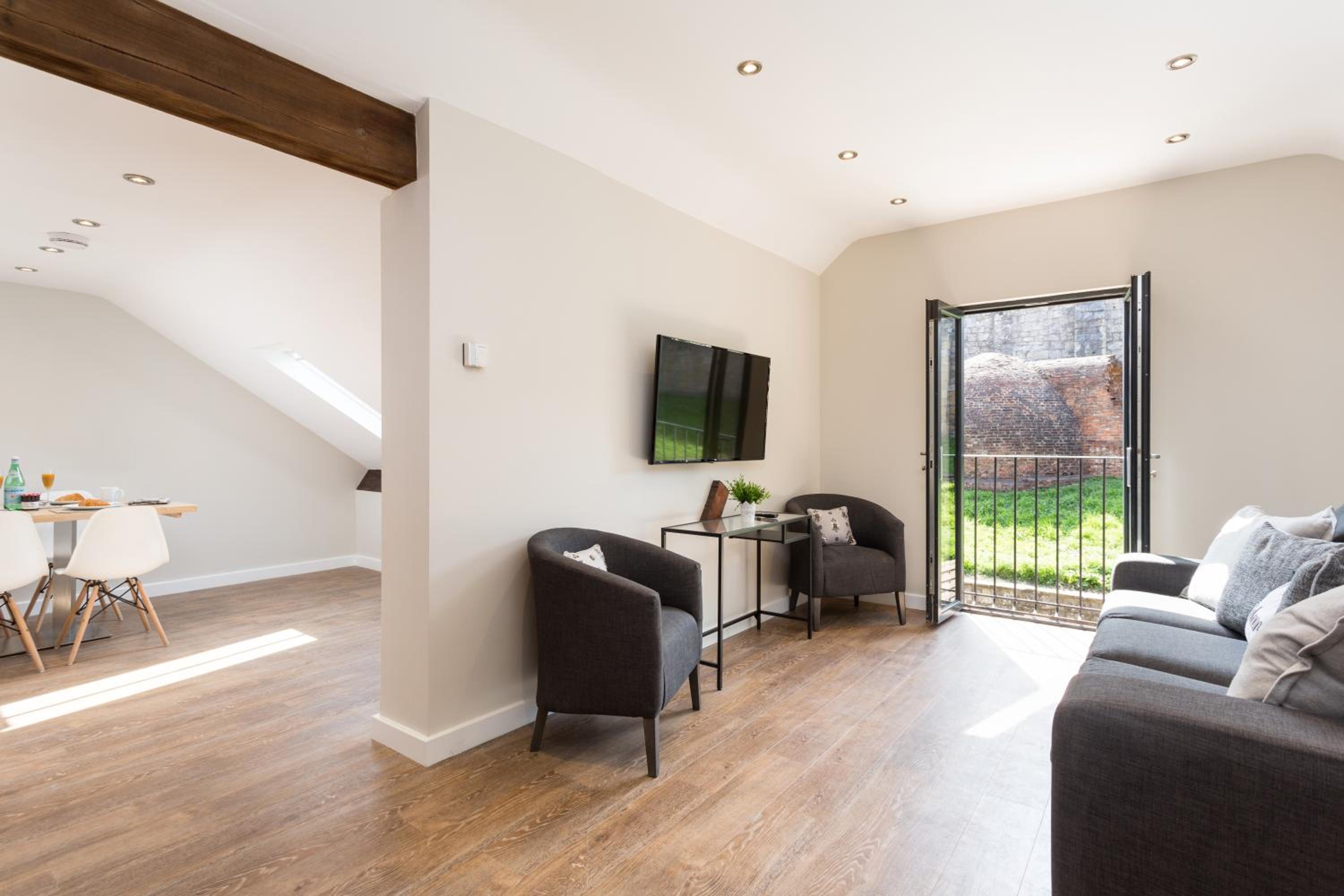 No1 - Three-Bedroom Apartment - Split Level photo 1