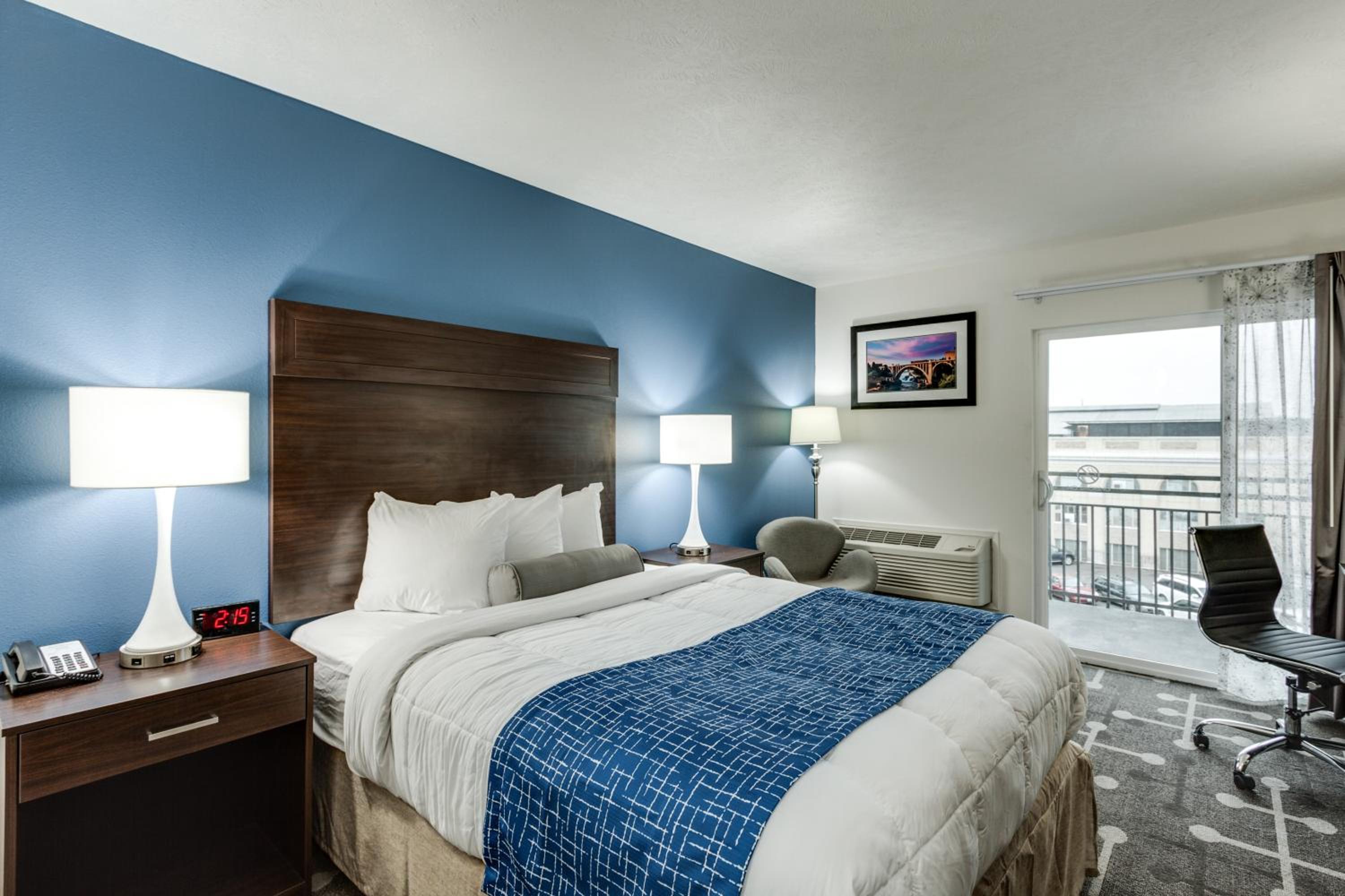 King Room - Non-Smoking - Photo 3