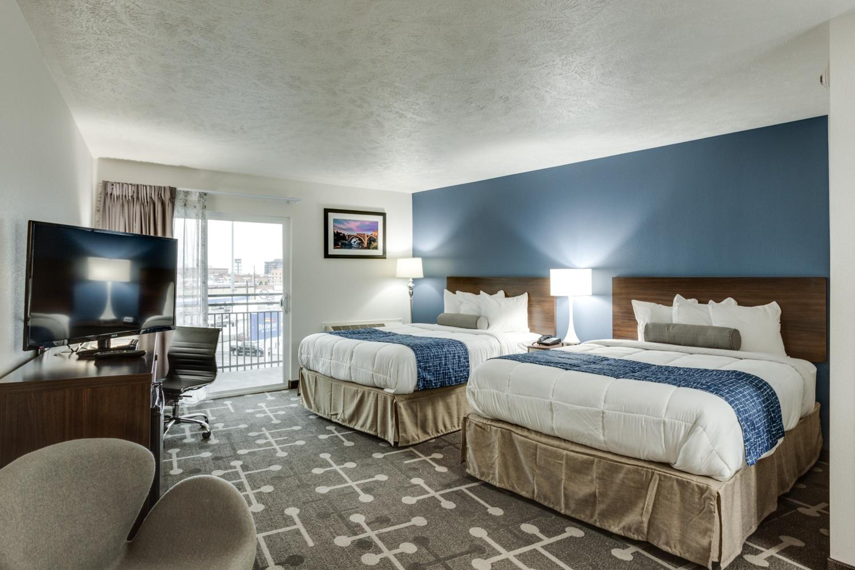 Queen Room with Two Queen Beds - Non-Smoking - Photo 1
