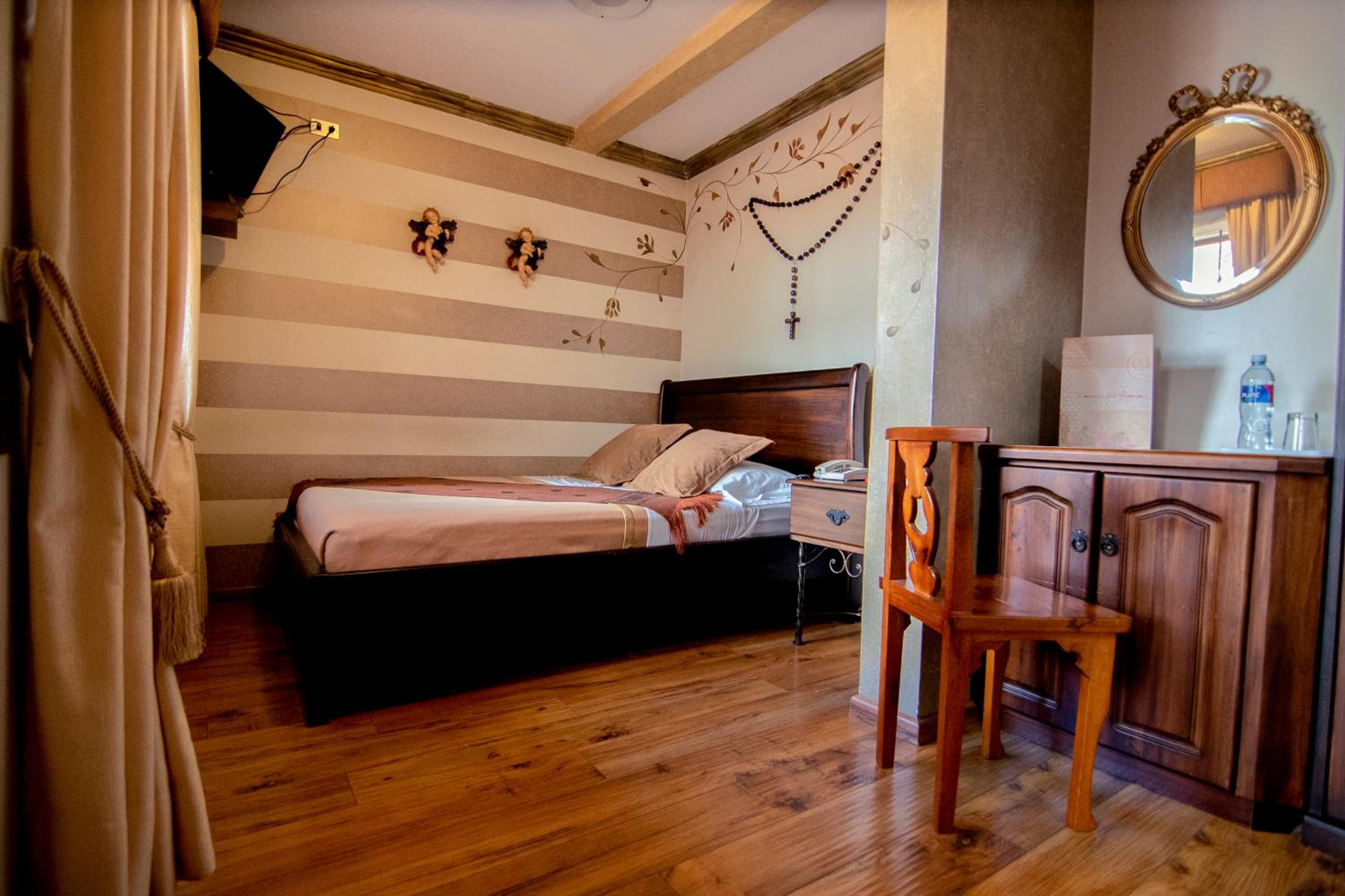 Single Room photo 2
