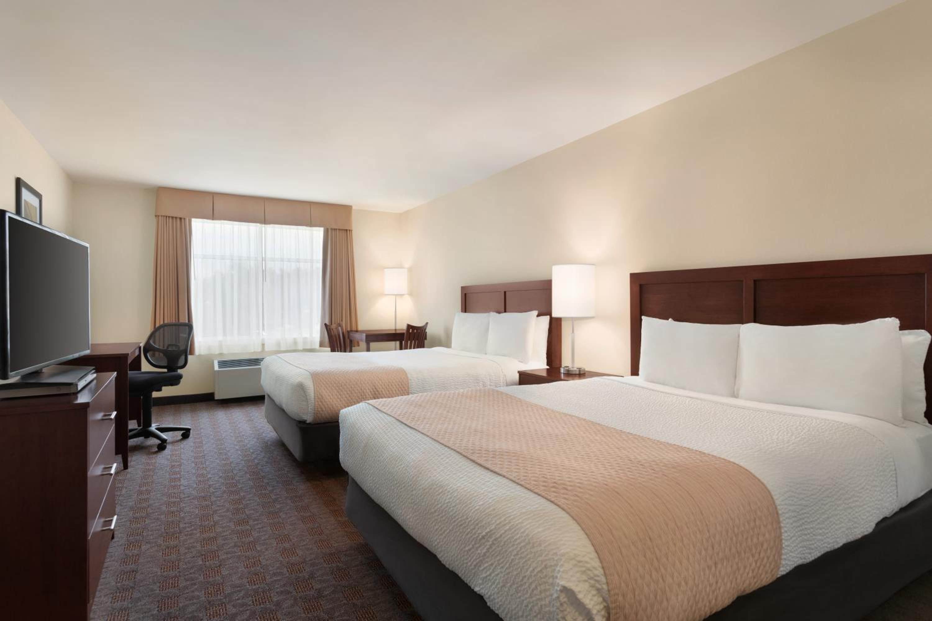 Queen Room with Two Queen Beds - Non-Smoking photo 1
