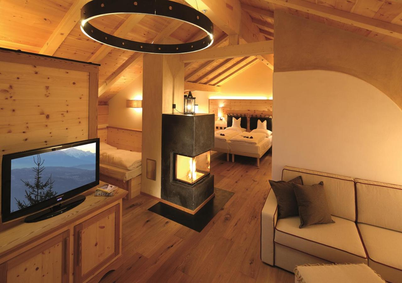 Suite - Photo 1