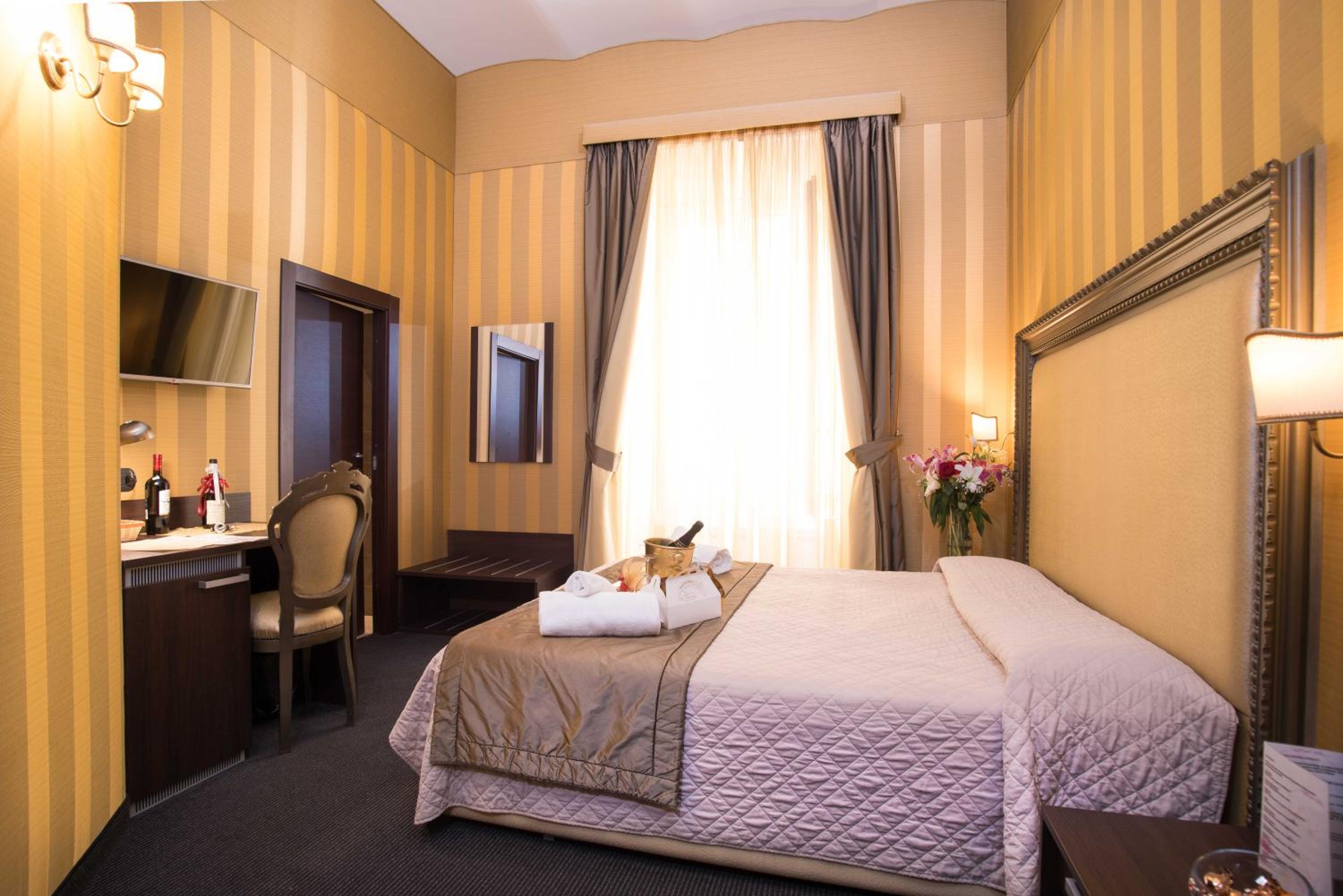 Deluxe Double or Twin Room photo 2
