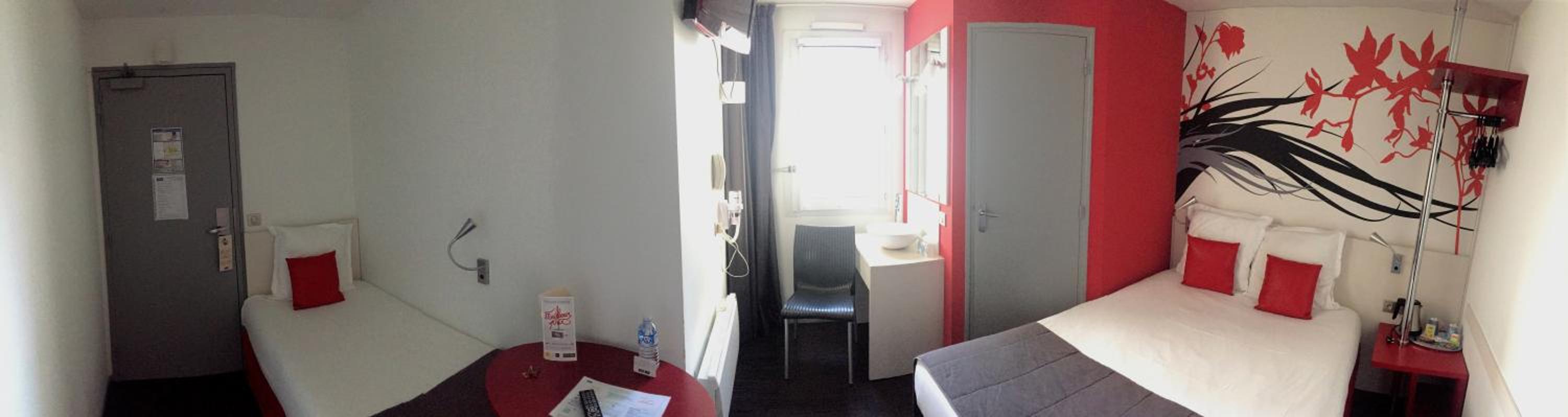 Triple Room with One Double Bed and One Single Bed photo 2