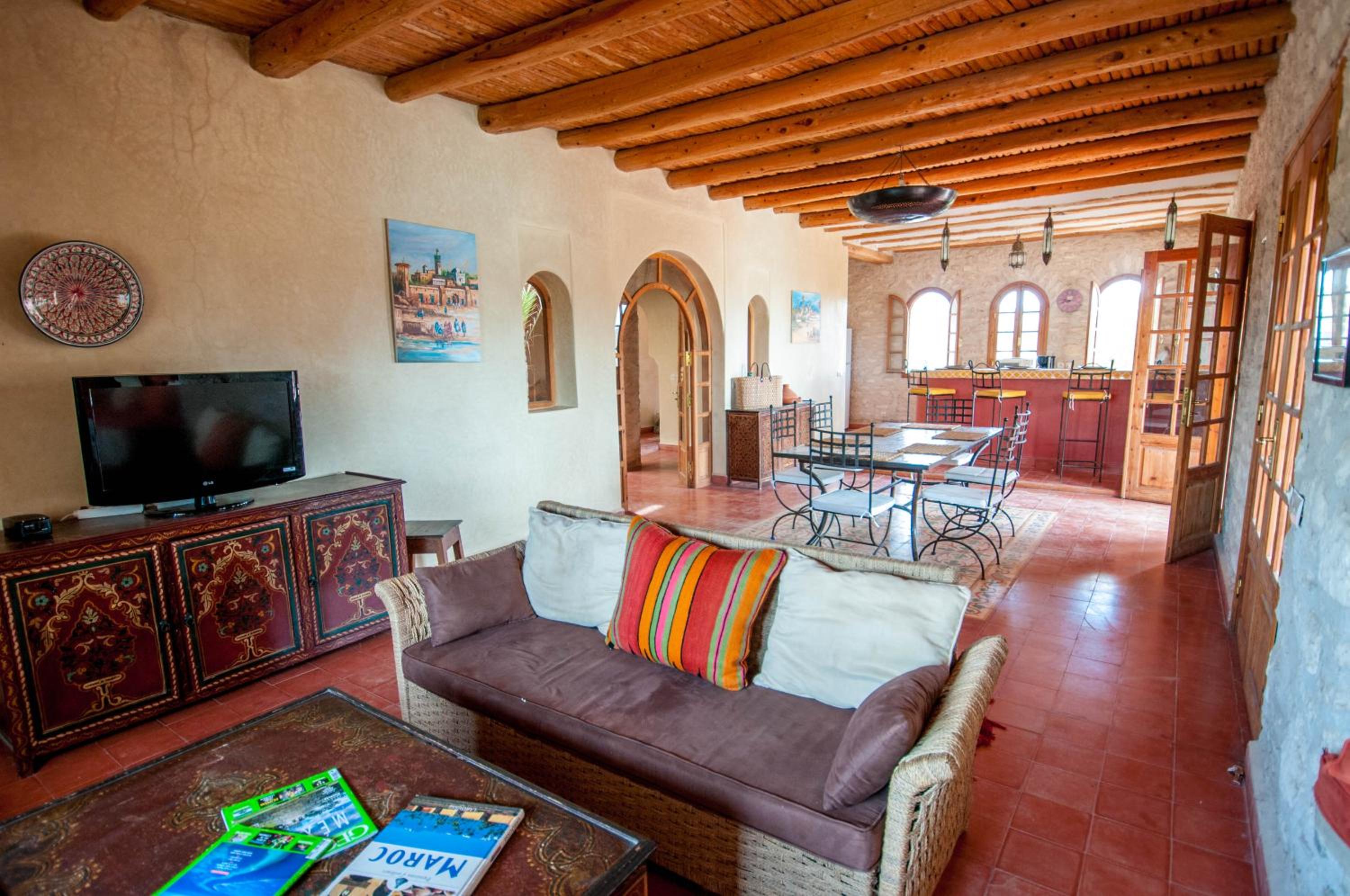 Three-Bedroom Villa - Photo 4