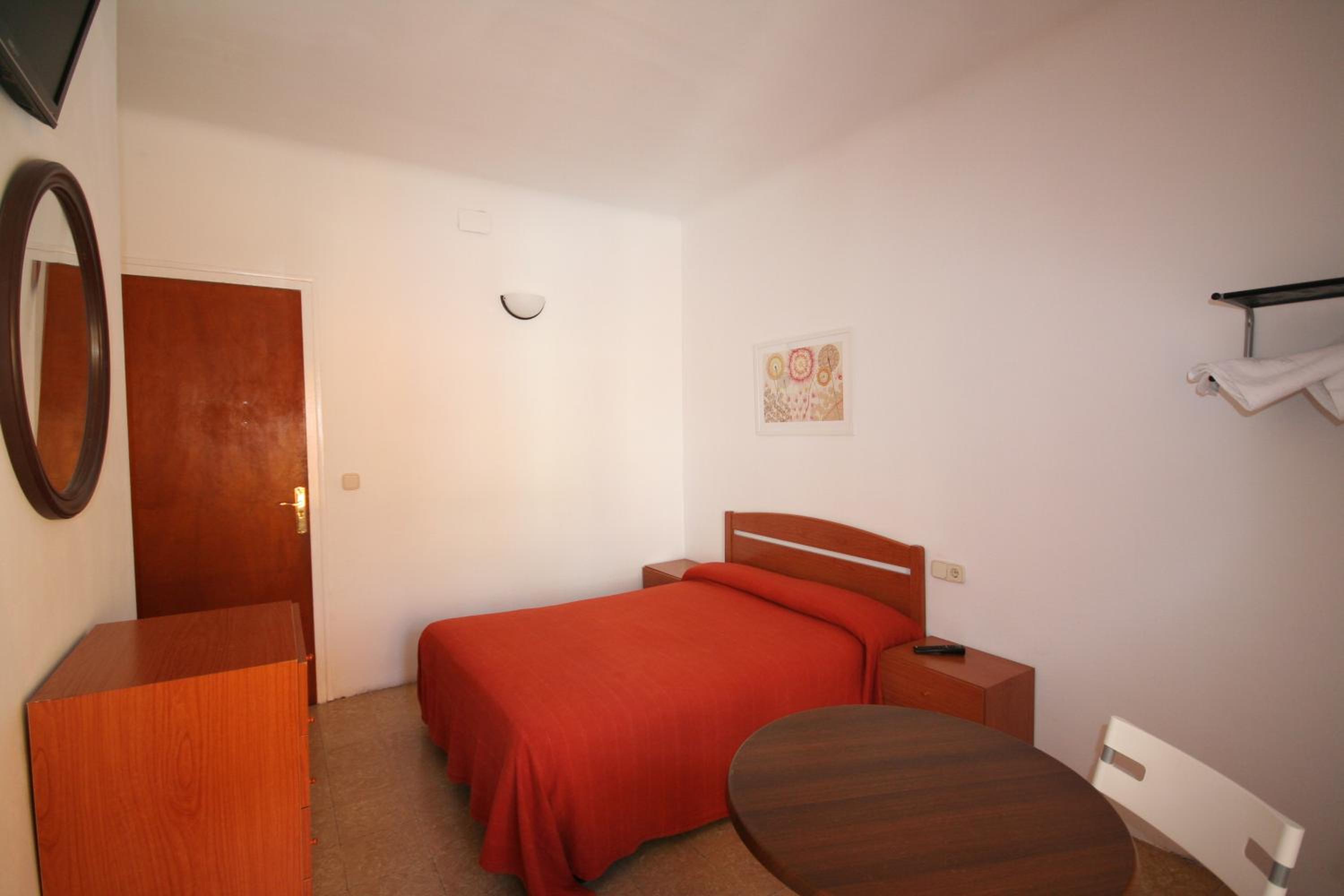 Double or Twin Room with Shared Bathroom photo 2