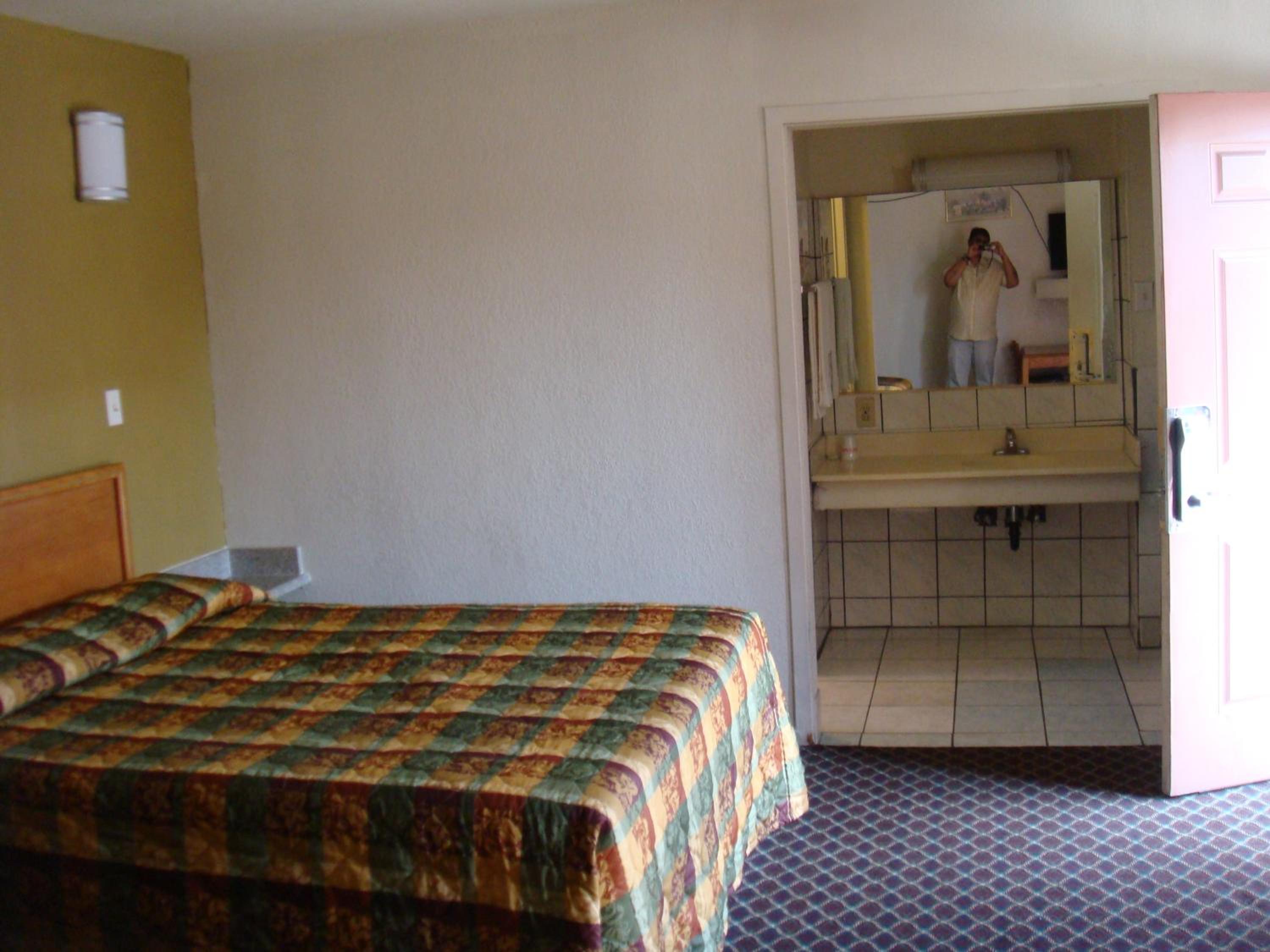 Queen Room - Photo 5