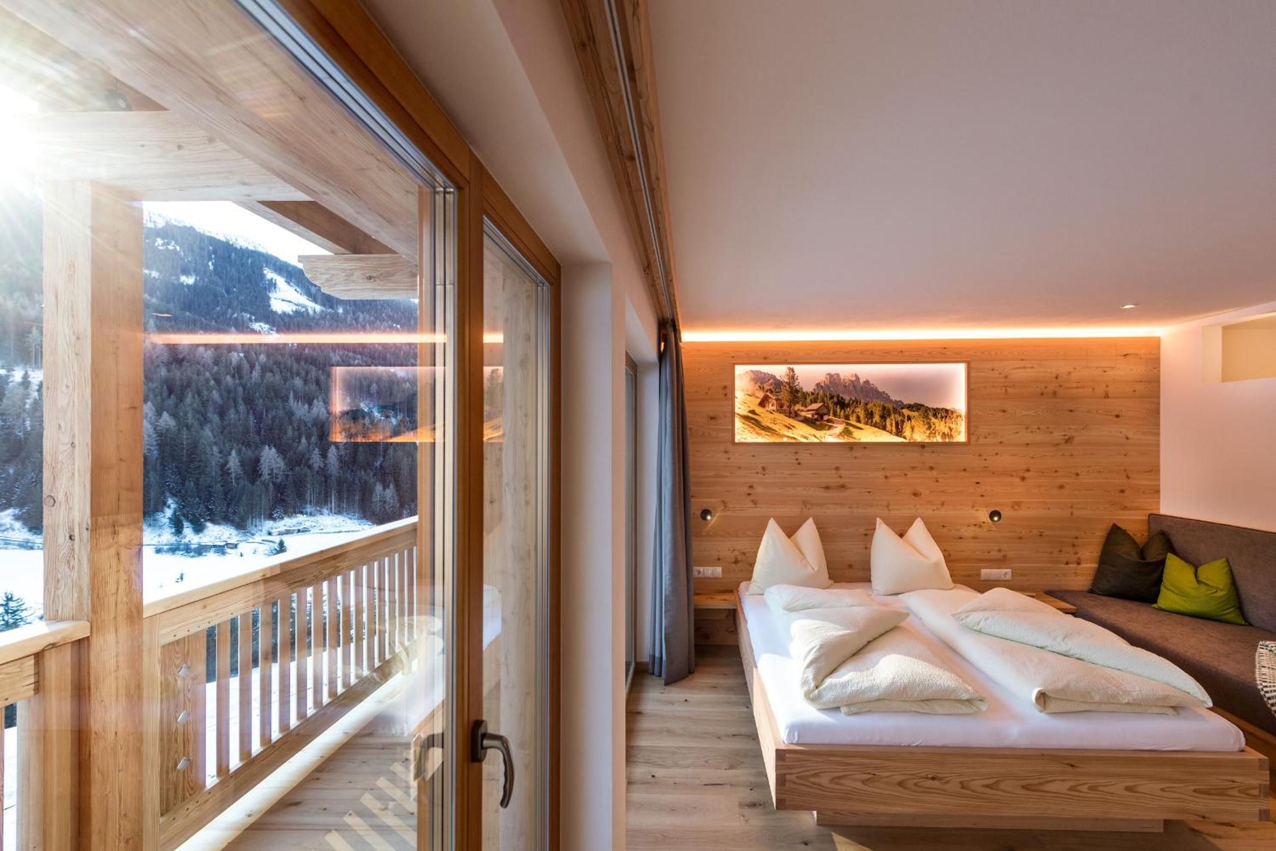 Apartment with Mountain View