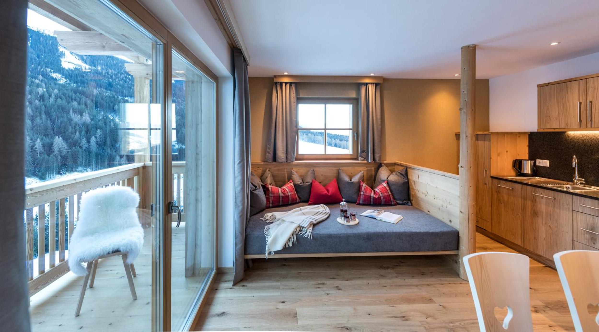 Apartment with Mountain View