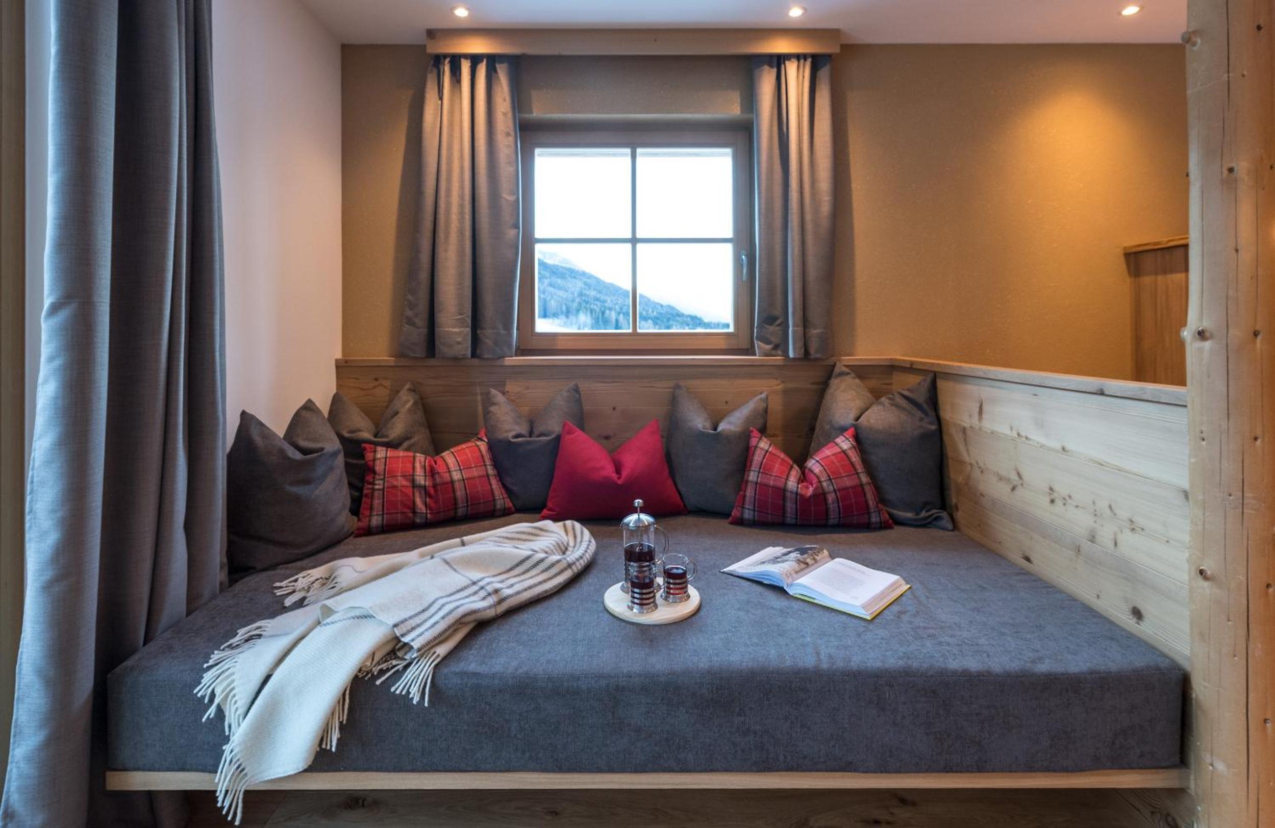 Apartment with Mountain View