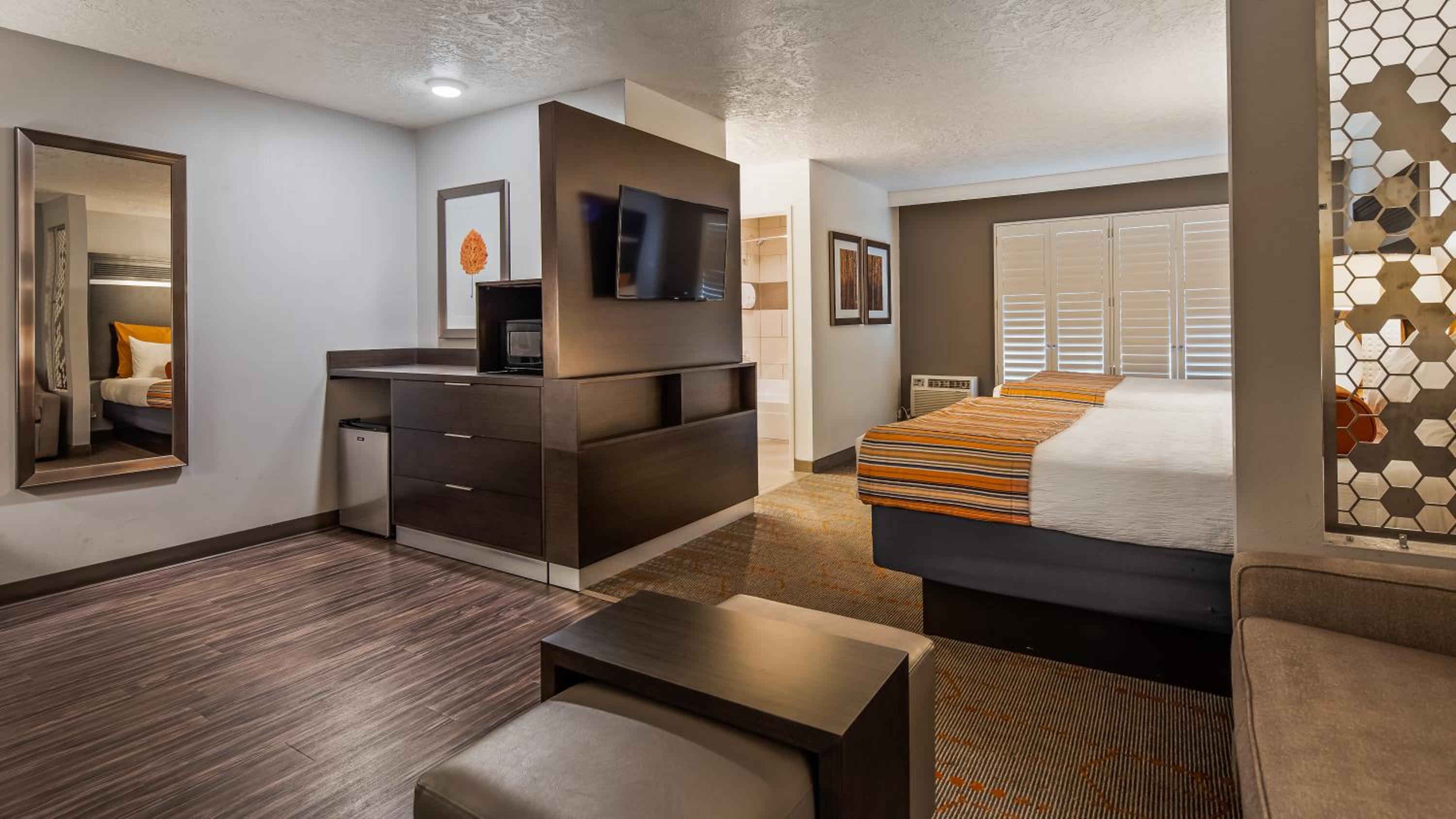 Queen Suite with Two Queen Beds and Balcony - Photo 1