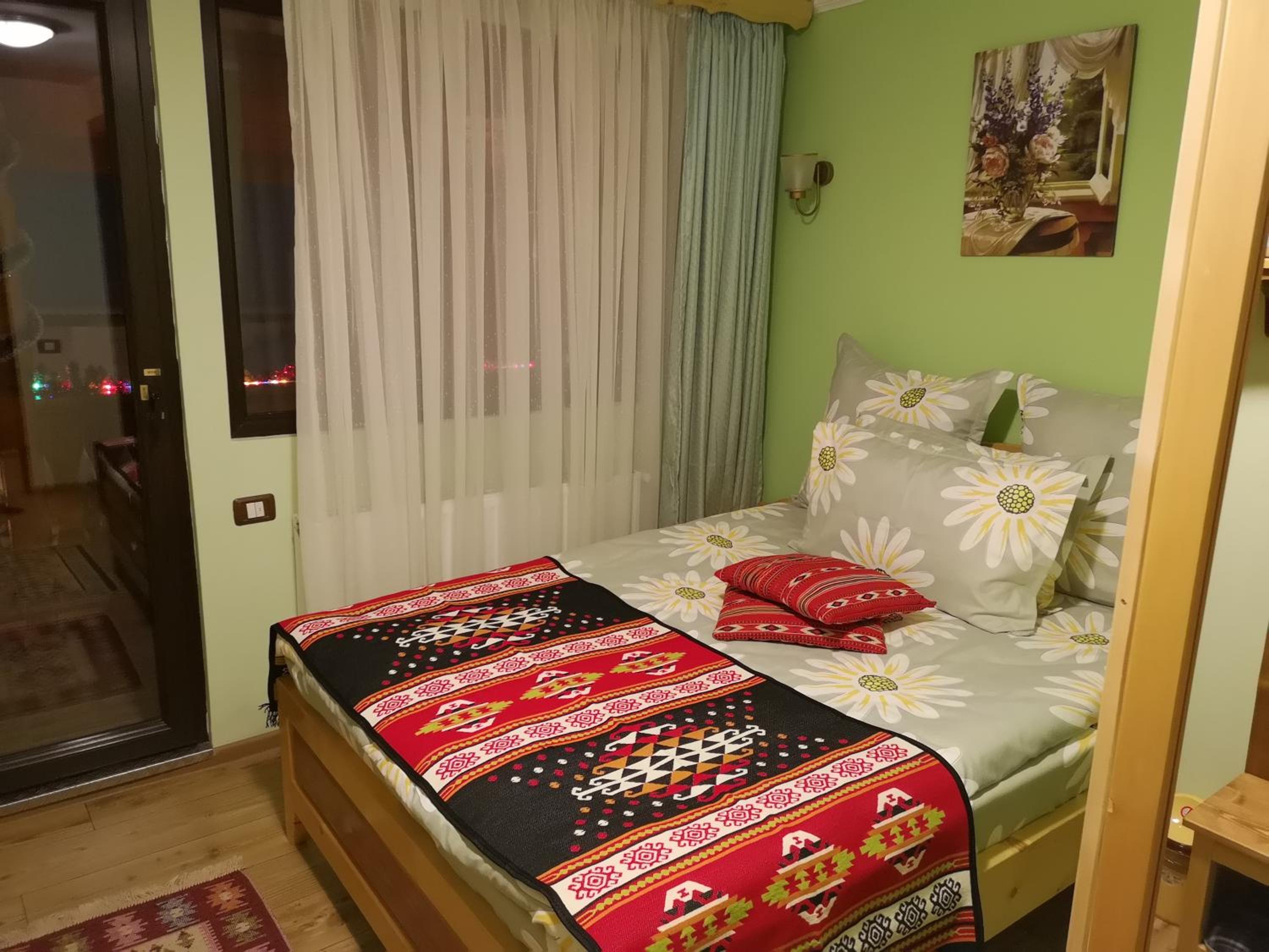 Double Room with Private Bathroom - Photo 8