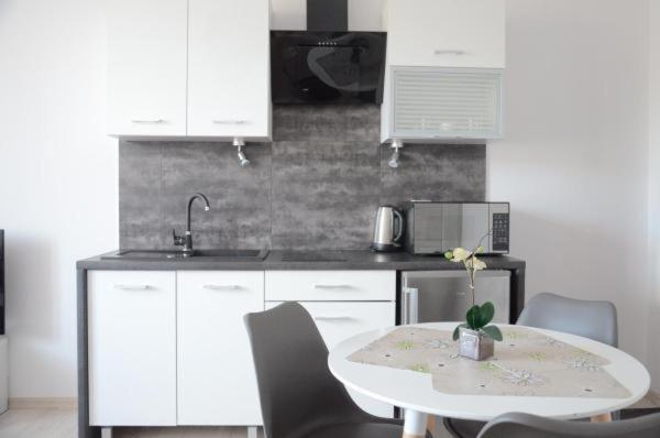 Apartment photo 2