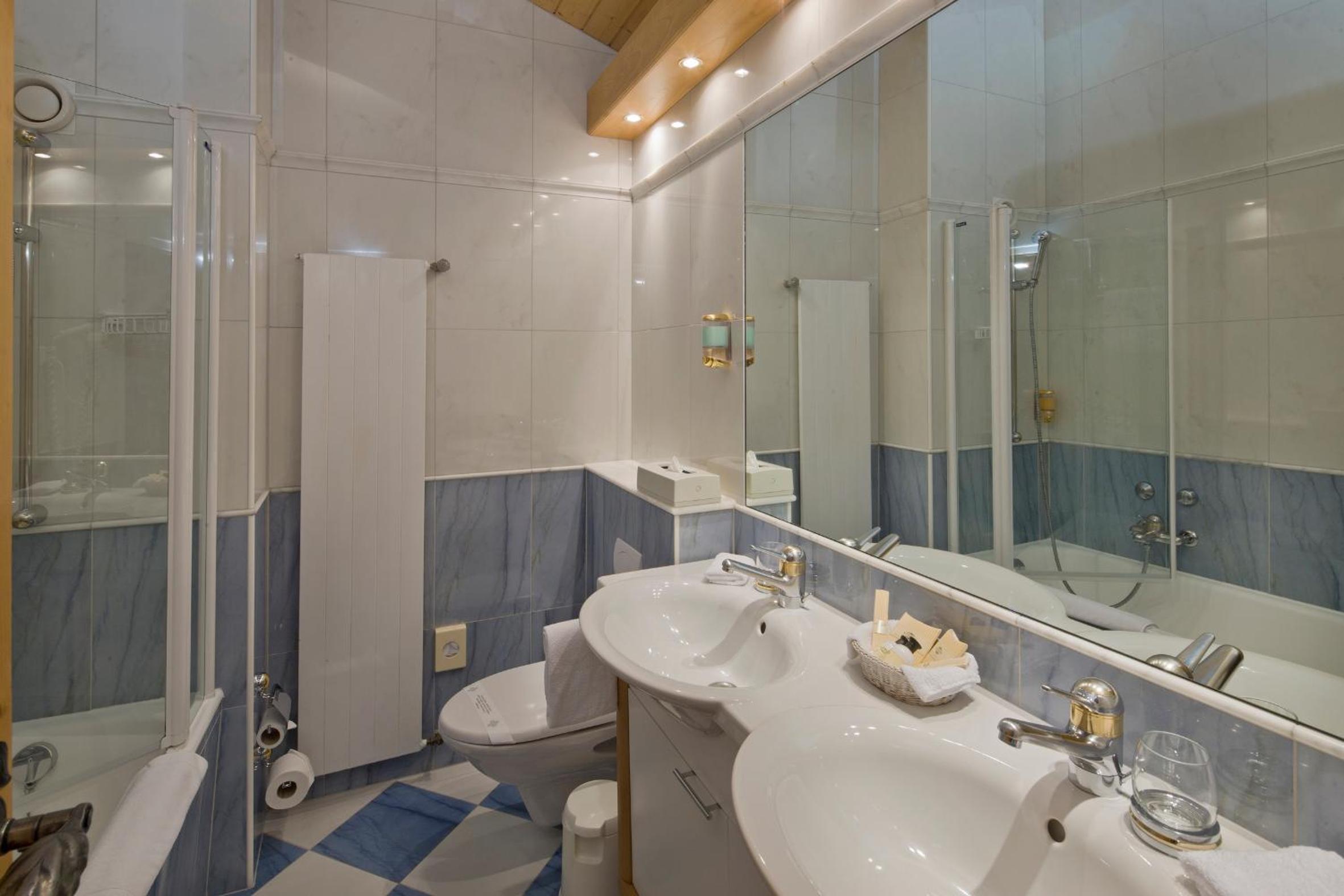 Basic Double Room with Mountain View - Photo 2