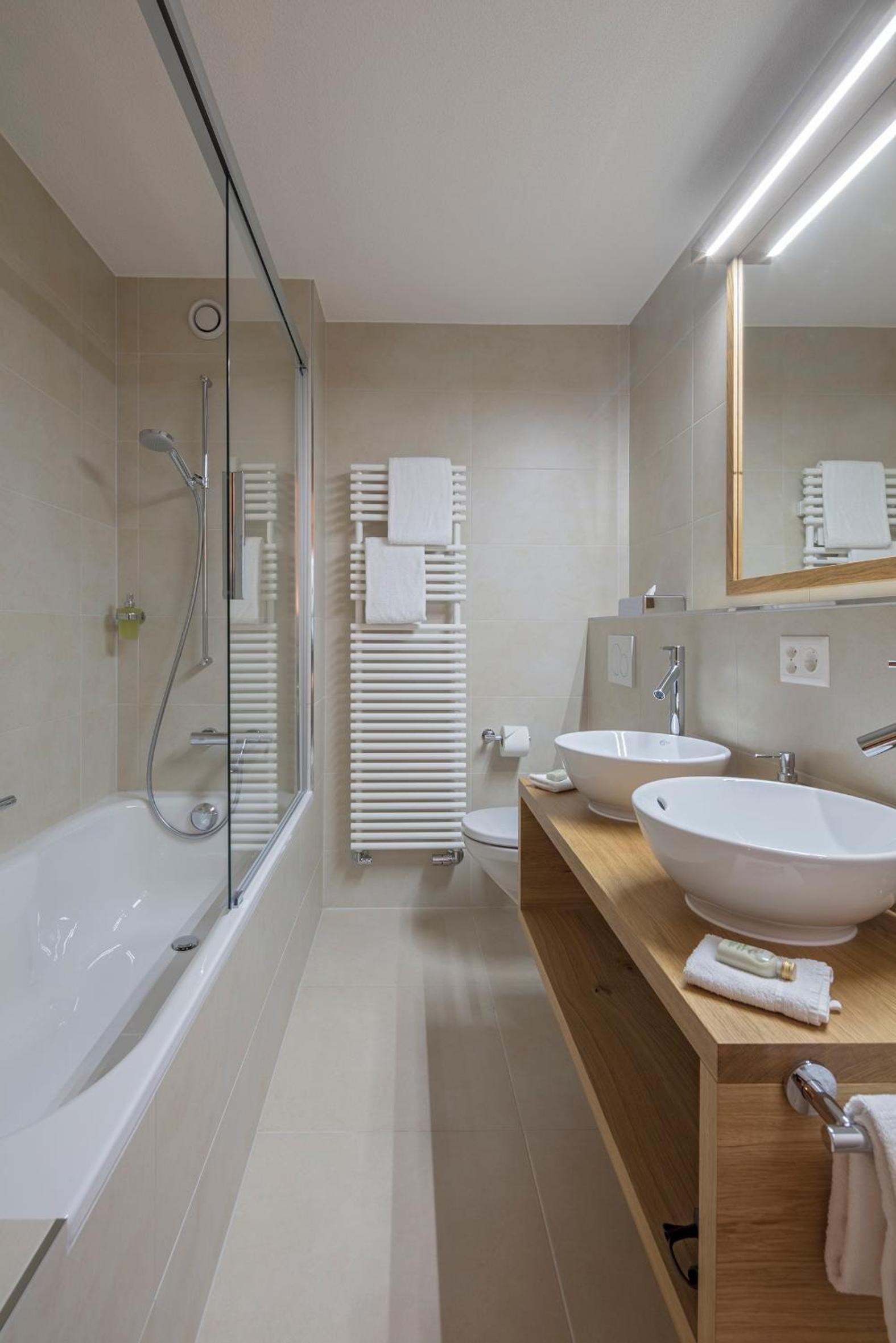Deluxe Double Room with Matterhorn View - Photo 5