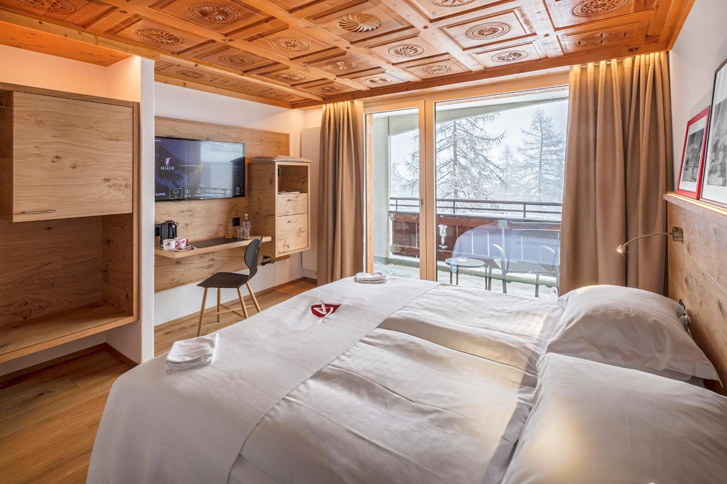 Basic Double Room with Mountain View - Photo 1