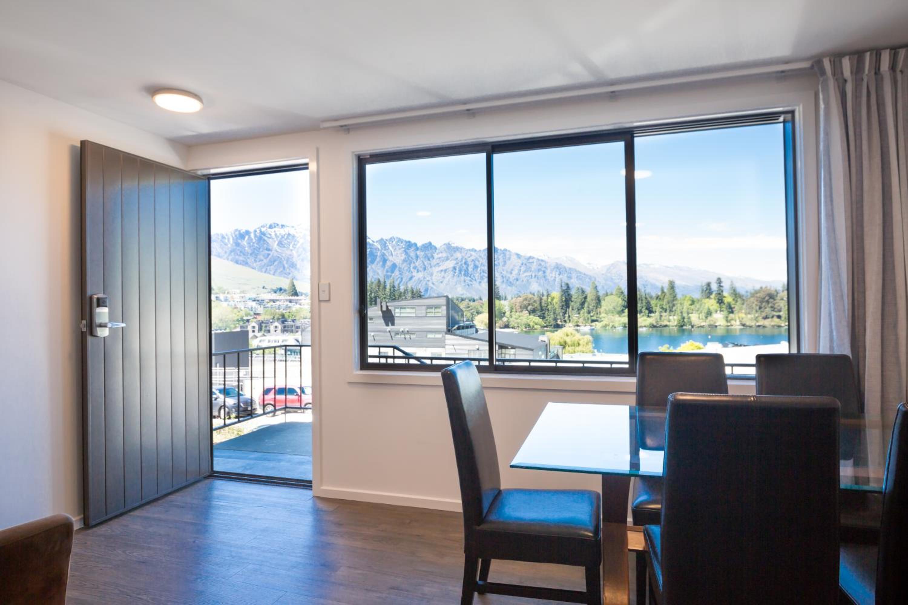 Two-Bedroom Lake View Apartment - On Site - Photo 2