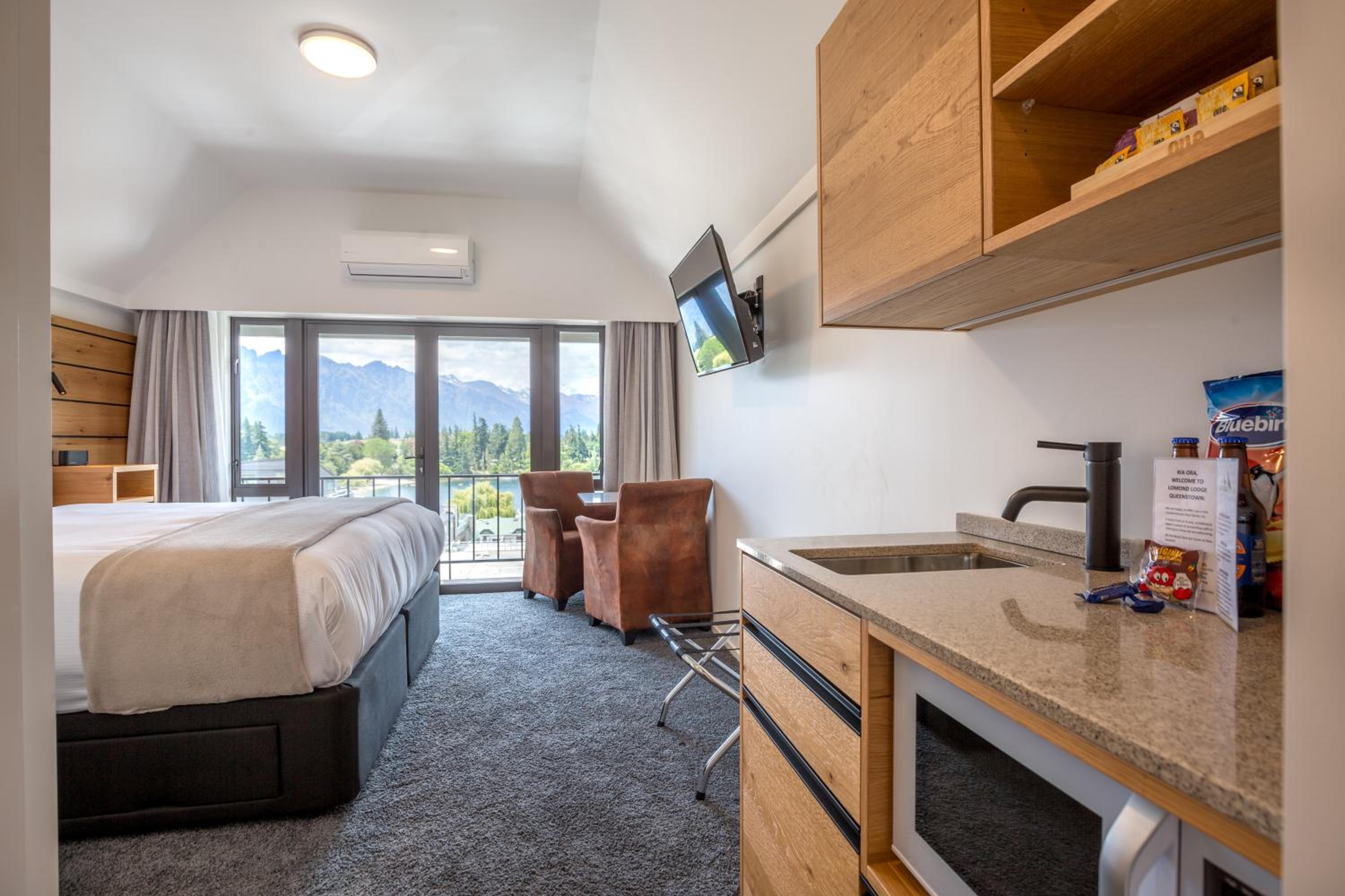 Lake View Studio with Balcony - Photo 4