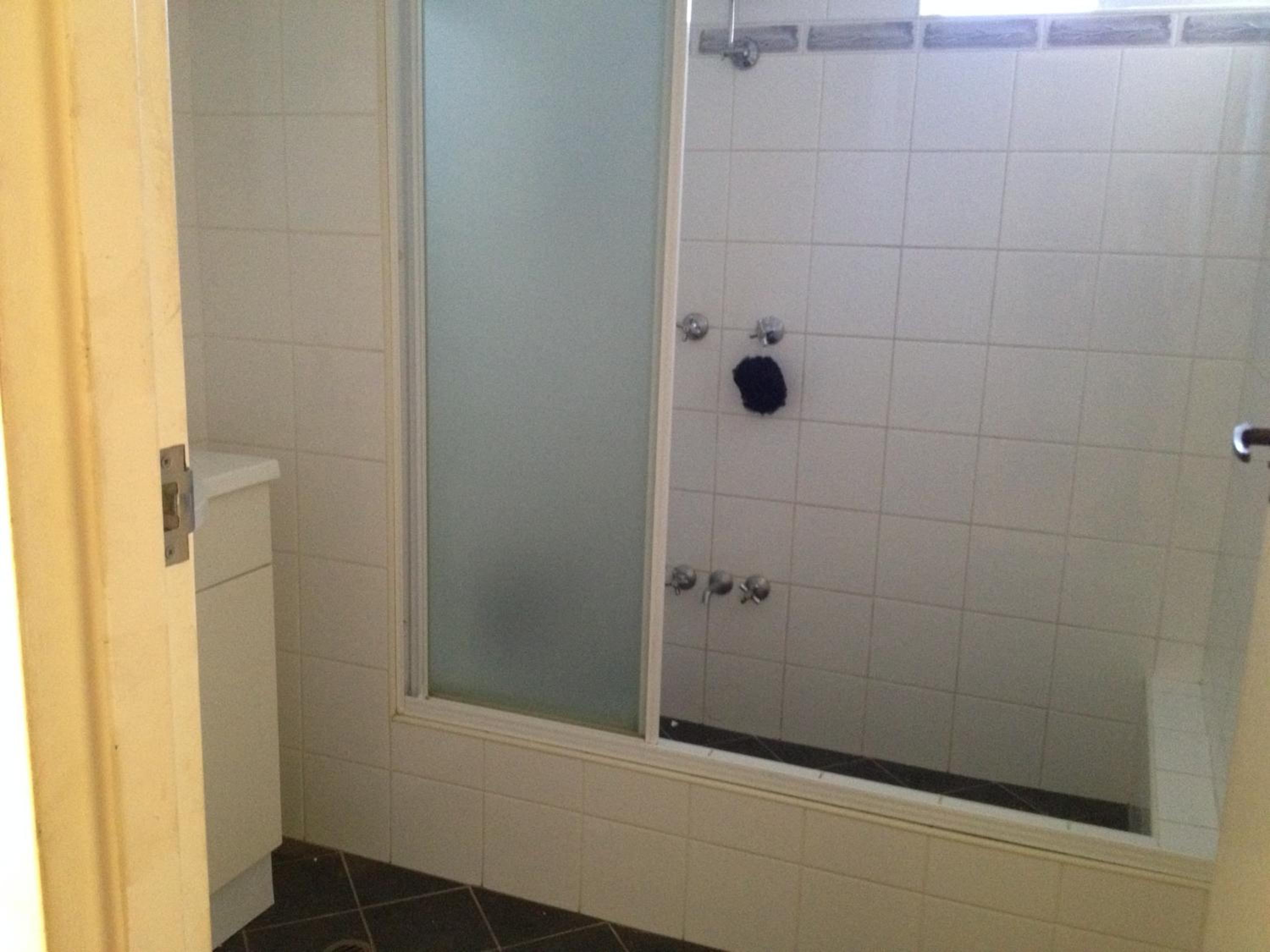 Budget Double Room - Photo 8