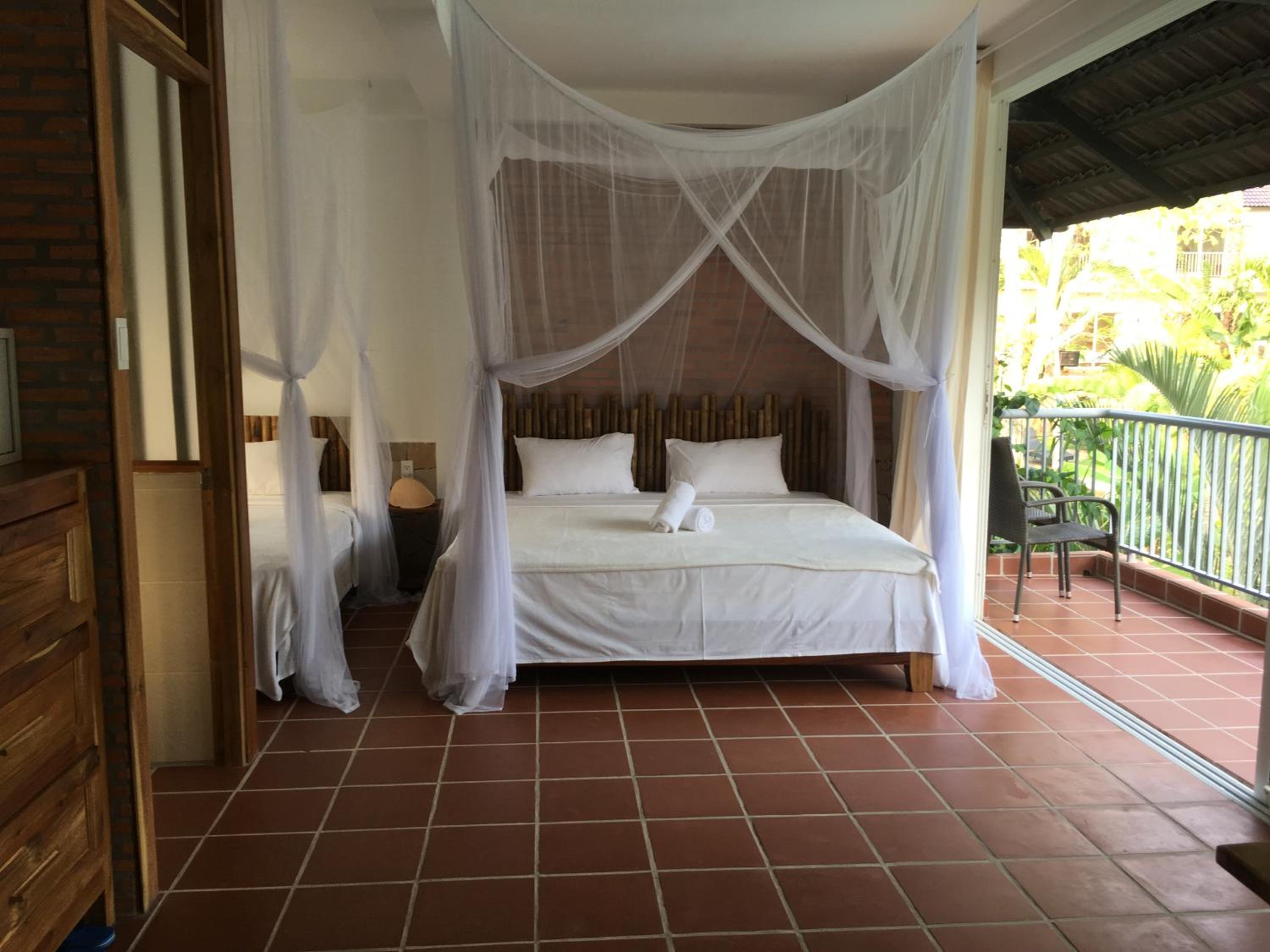 Family Suite with Balcony and Pool View photo 2