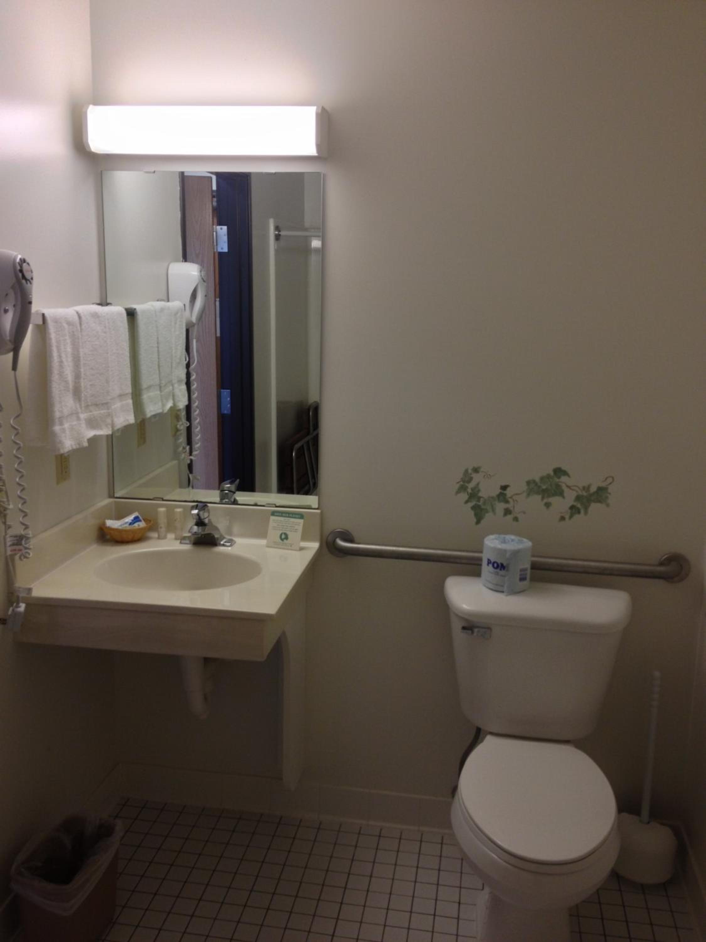 Queen Room - Disability Access photo 2