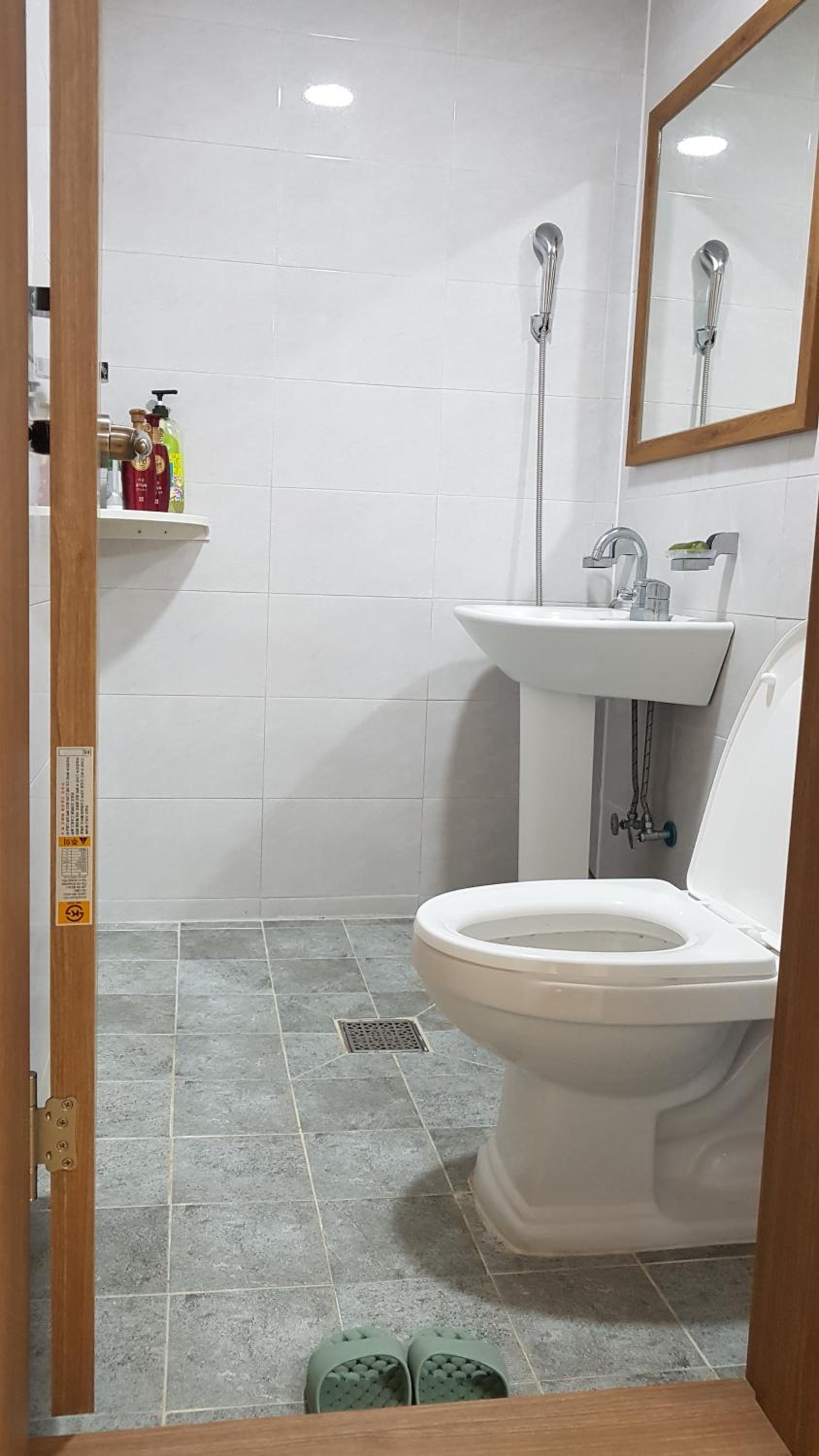 Double Room with Private Bathroom - Photo 7