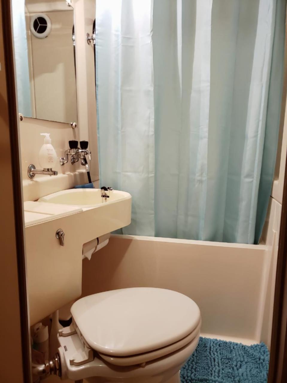 Double or Twin Room with Private Bathroom photo 2