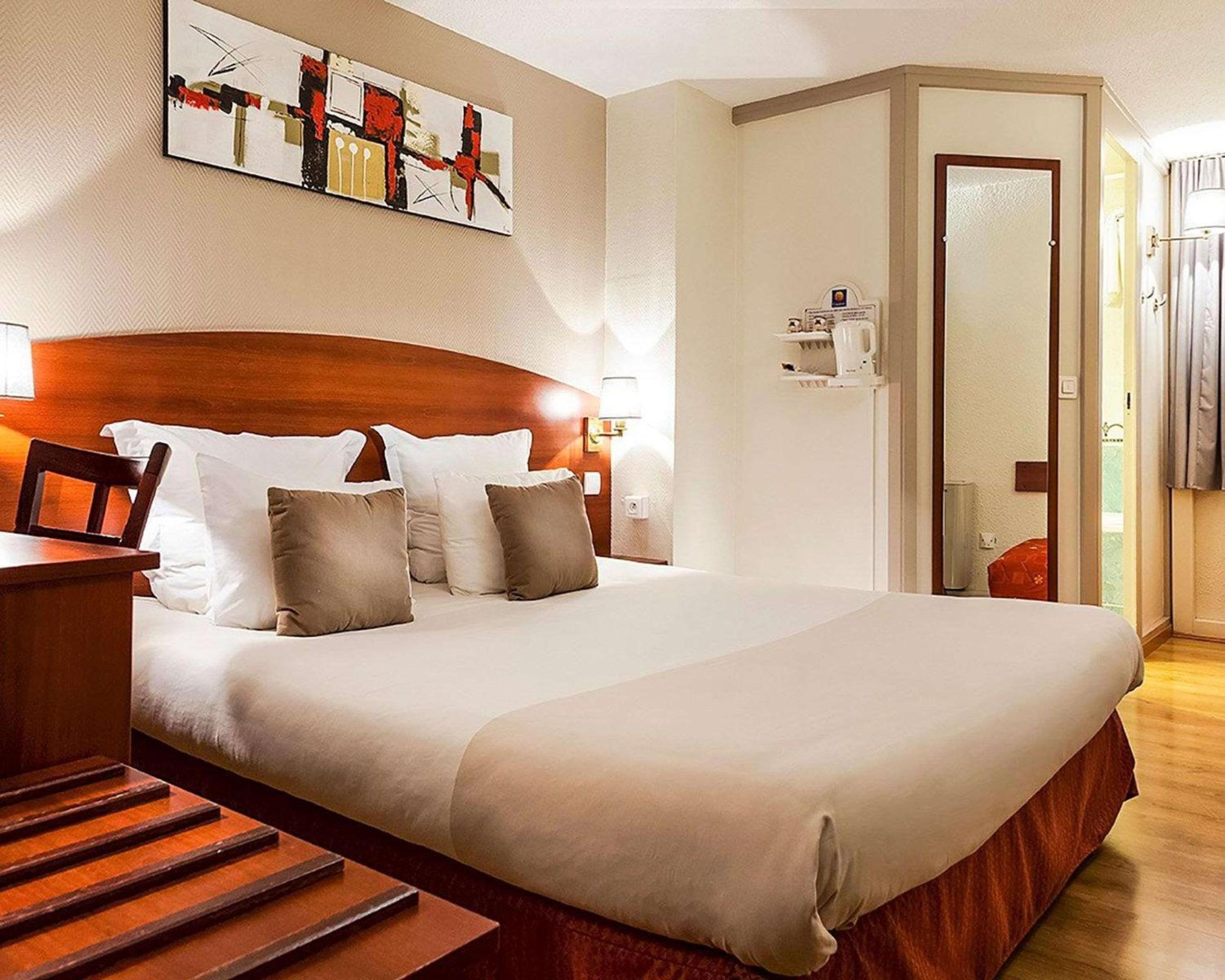 Queen Room with Air Conditioning - Non Smoking - Photo 1