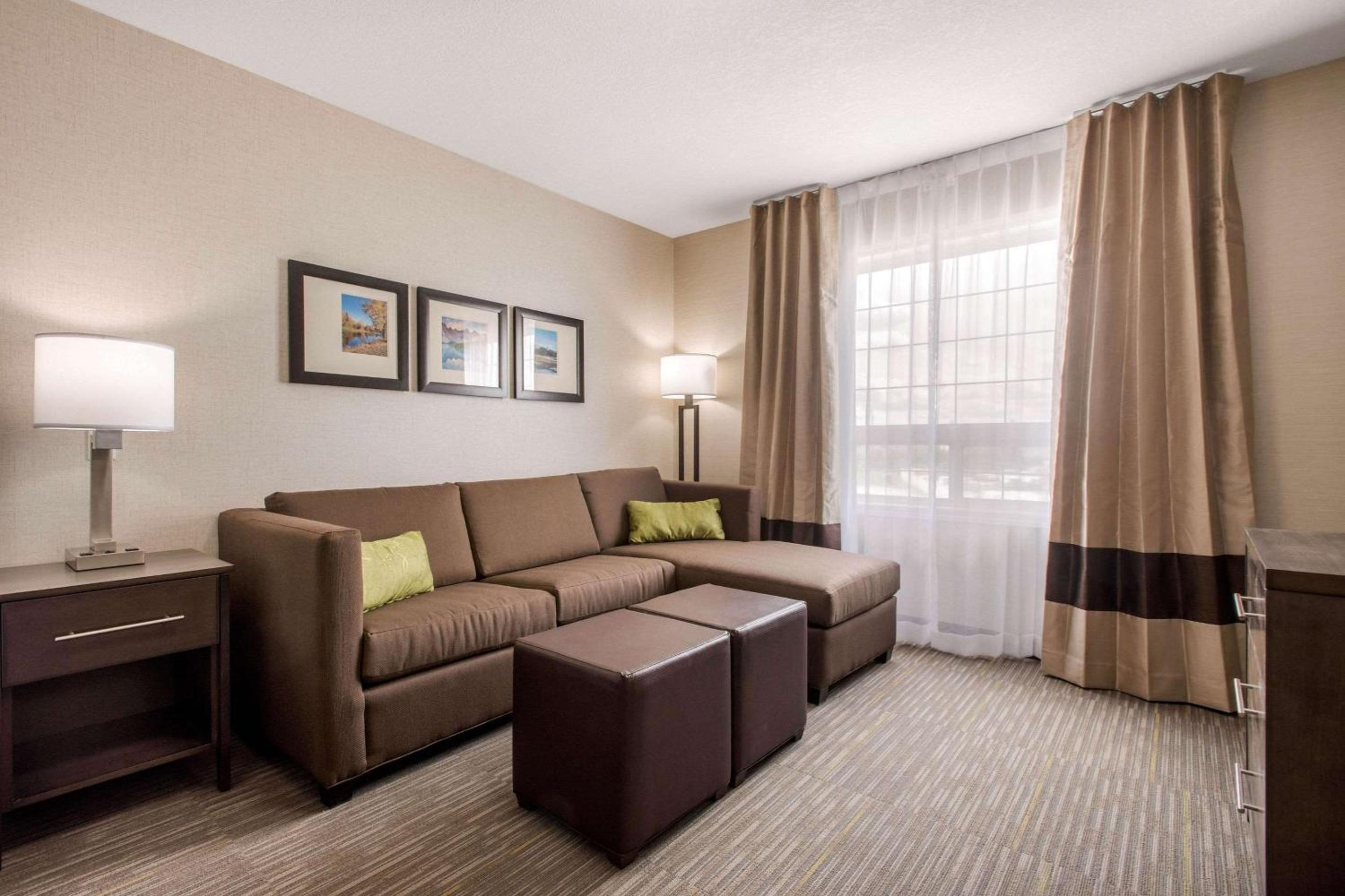 Superior Suite - Non-Smoking - Photo 2