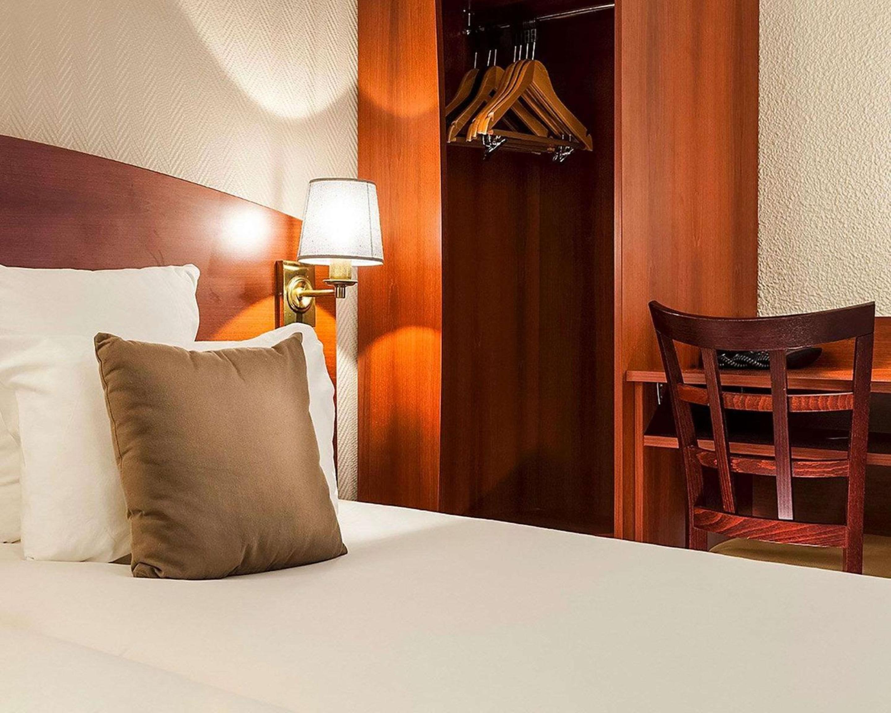 Twin Room with Air Conditioning - Non Smoking - Photo 3