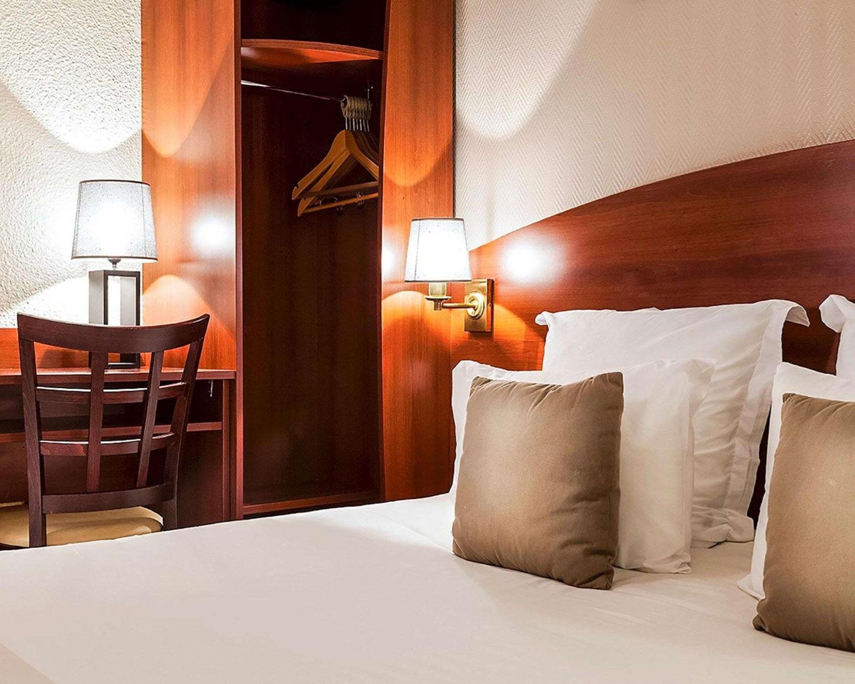 Queen Room with Air Conditioning - Non Smoking - Photo 4