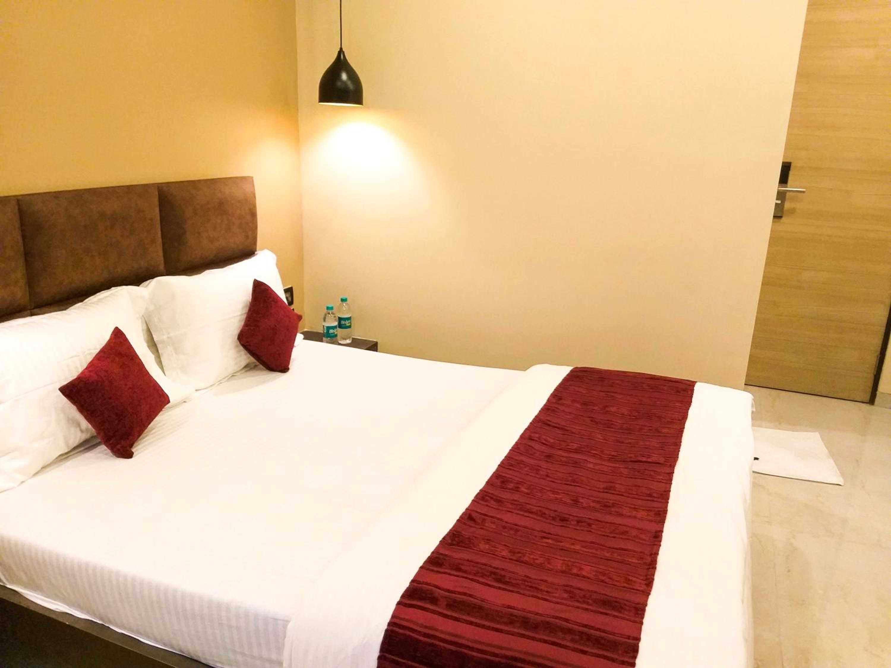 Deluxe Double Room - Photo 7