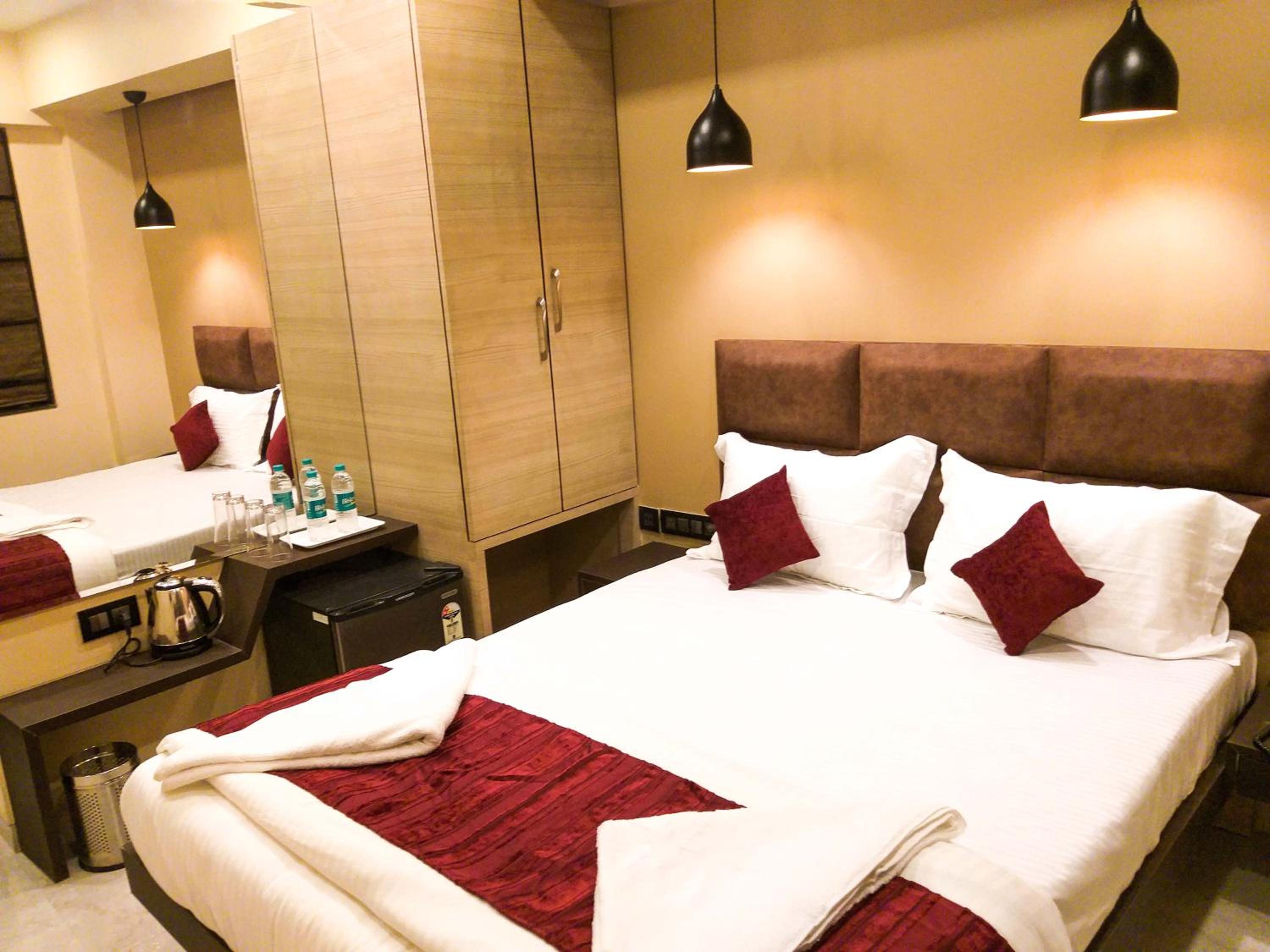 Deluxe Double Room - Photo 11