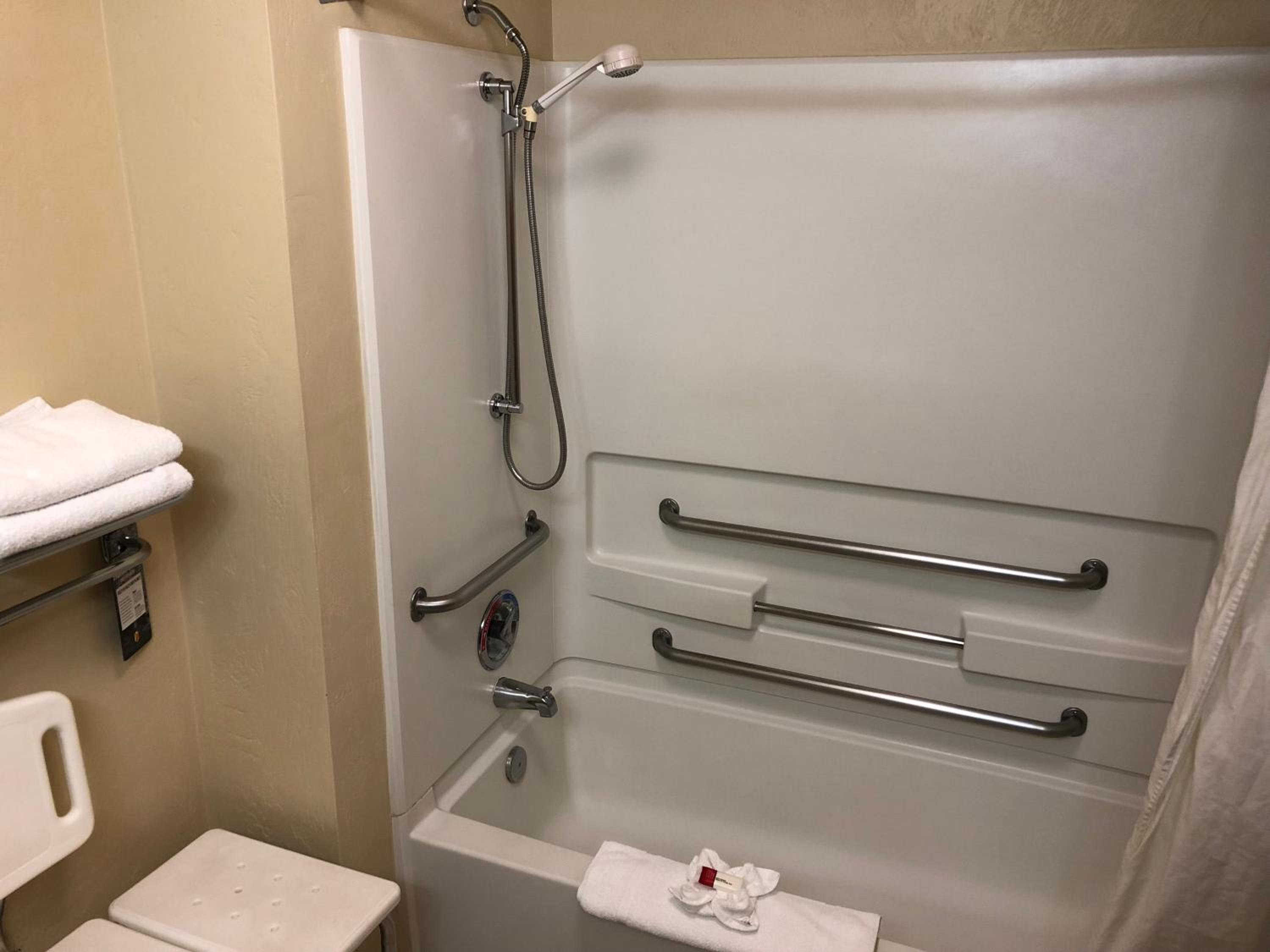 Queen Room - Mobility Access/Non-Smoking - Photo 6