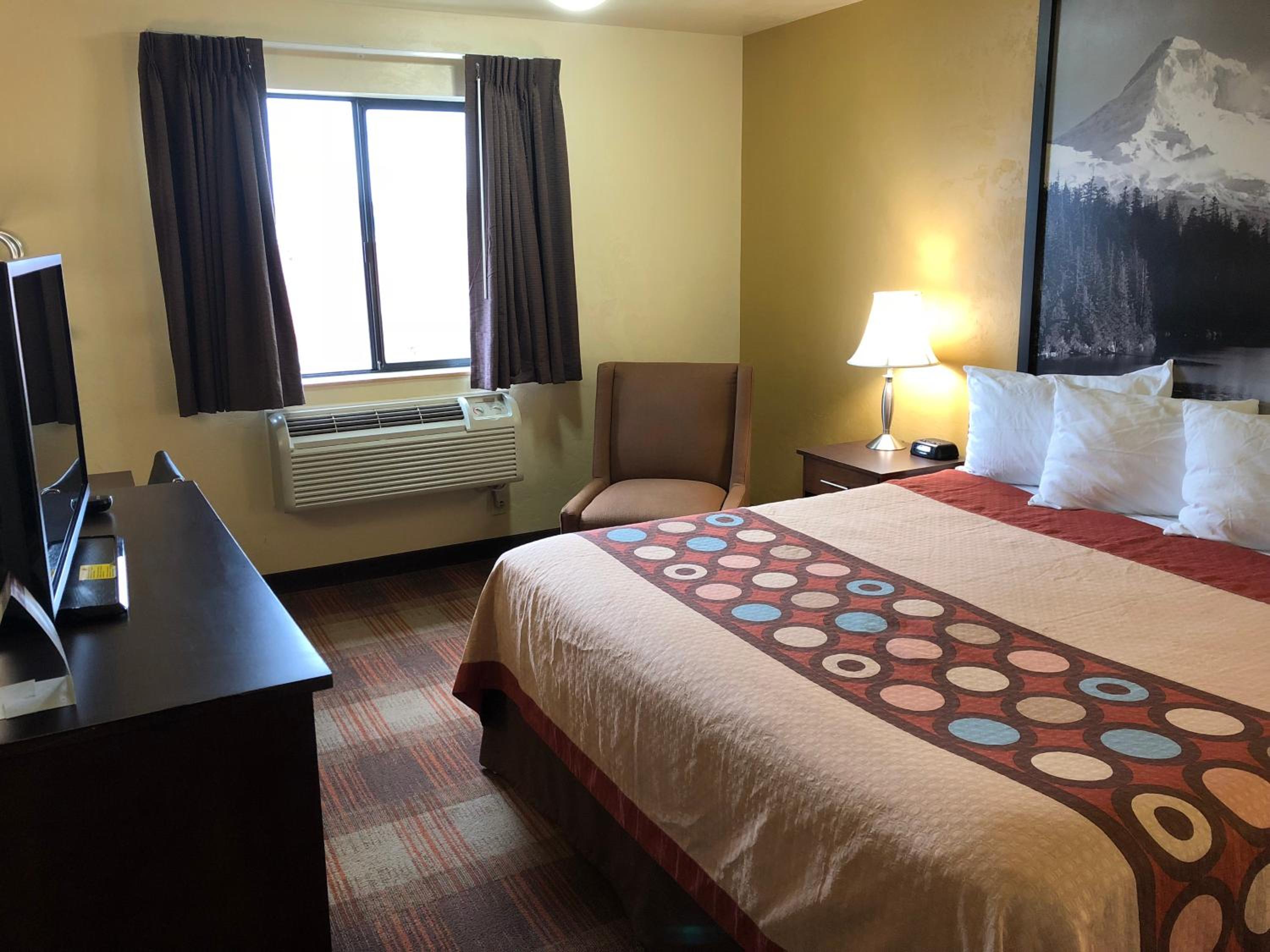 King Room - Non-Smoking - Photo 1