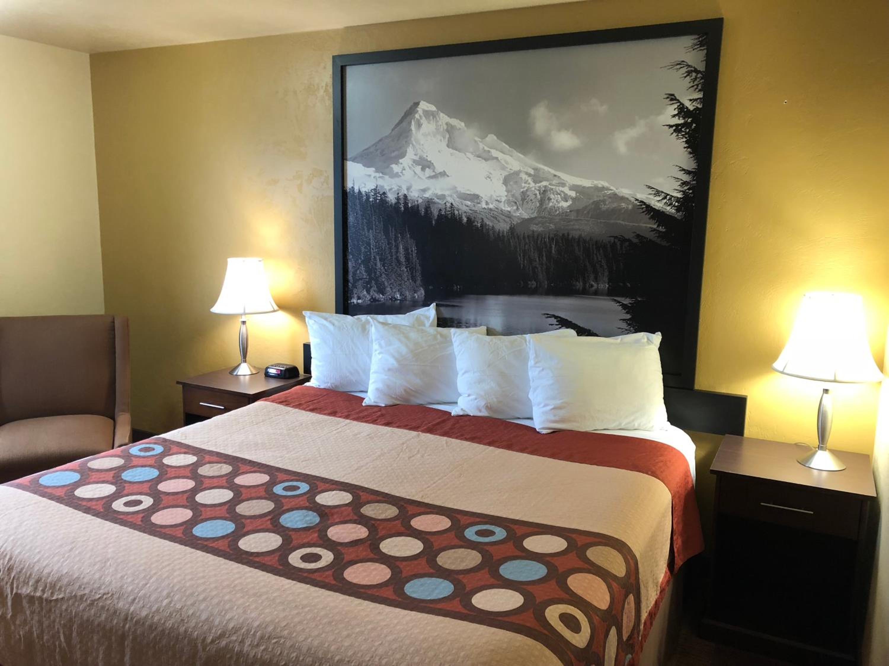 King Room - Non-Smoking - Photo 2
