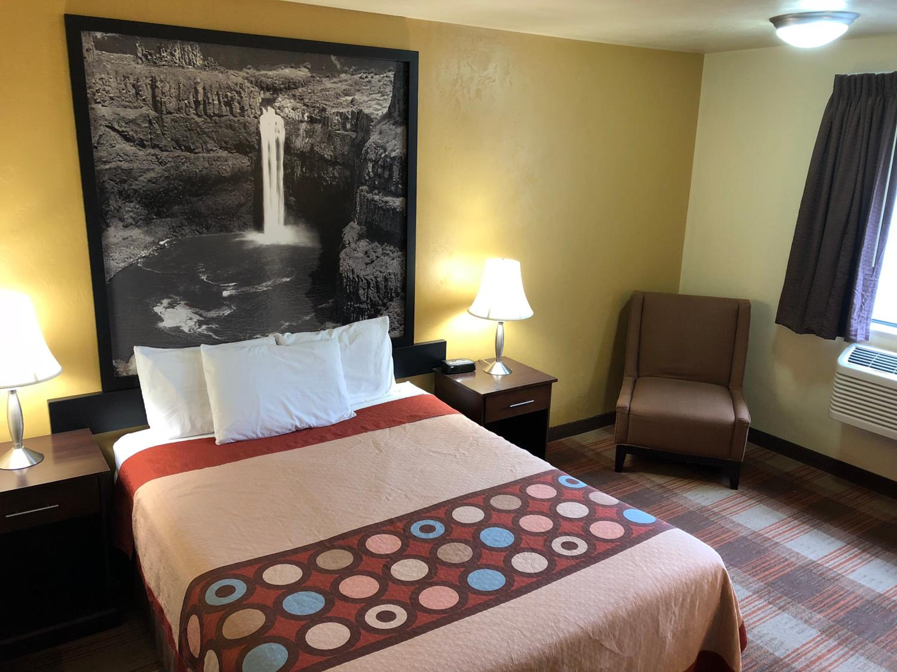 Queen Room - Non-Smoking - Photo 2