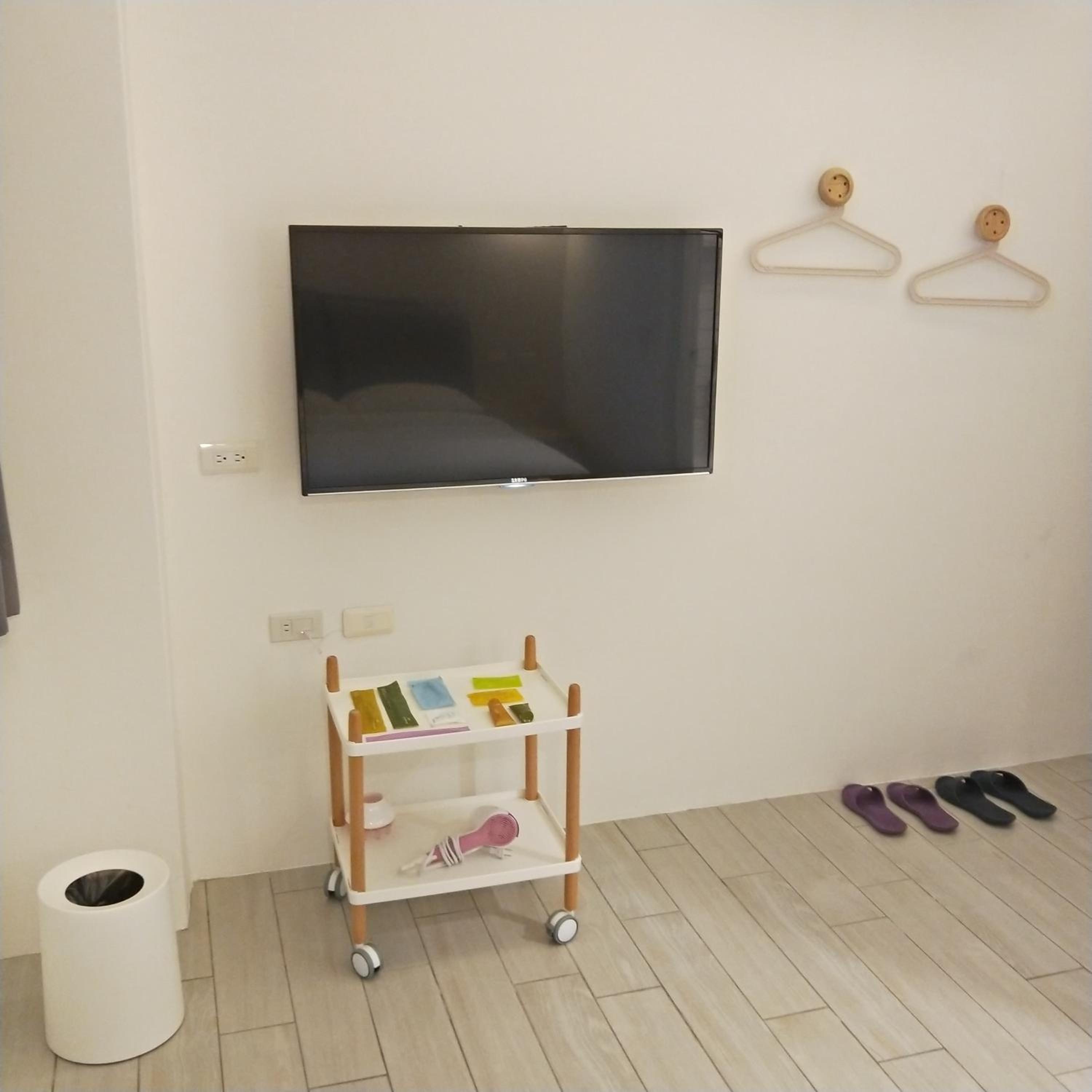 Budget Double Room - Photo 9