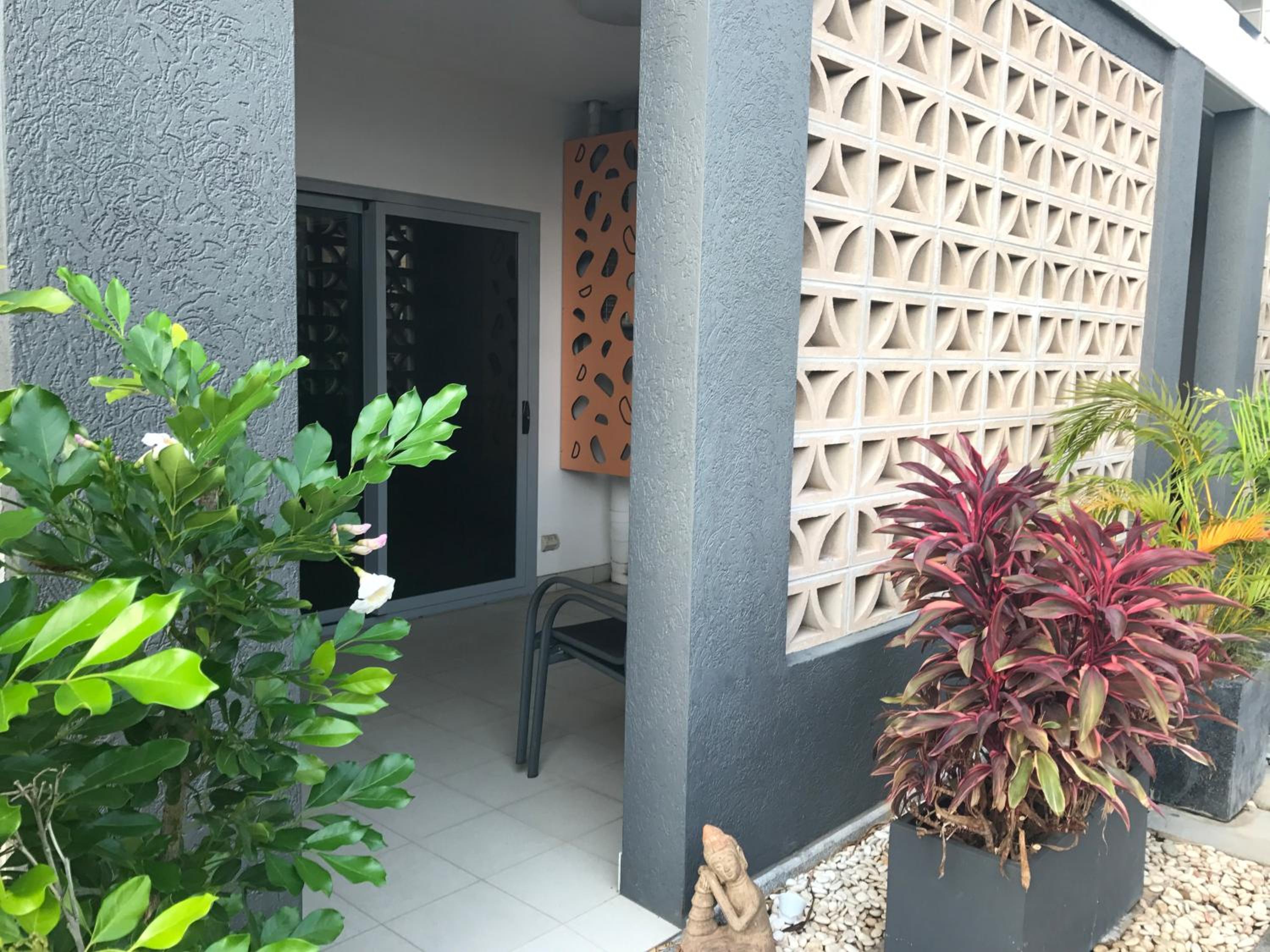 Apartment with Courtyard and Pool Access thumbnail 6